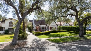 Pasadena Neighborhood Guide: Bungalow Heaven