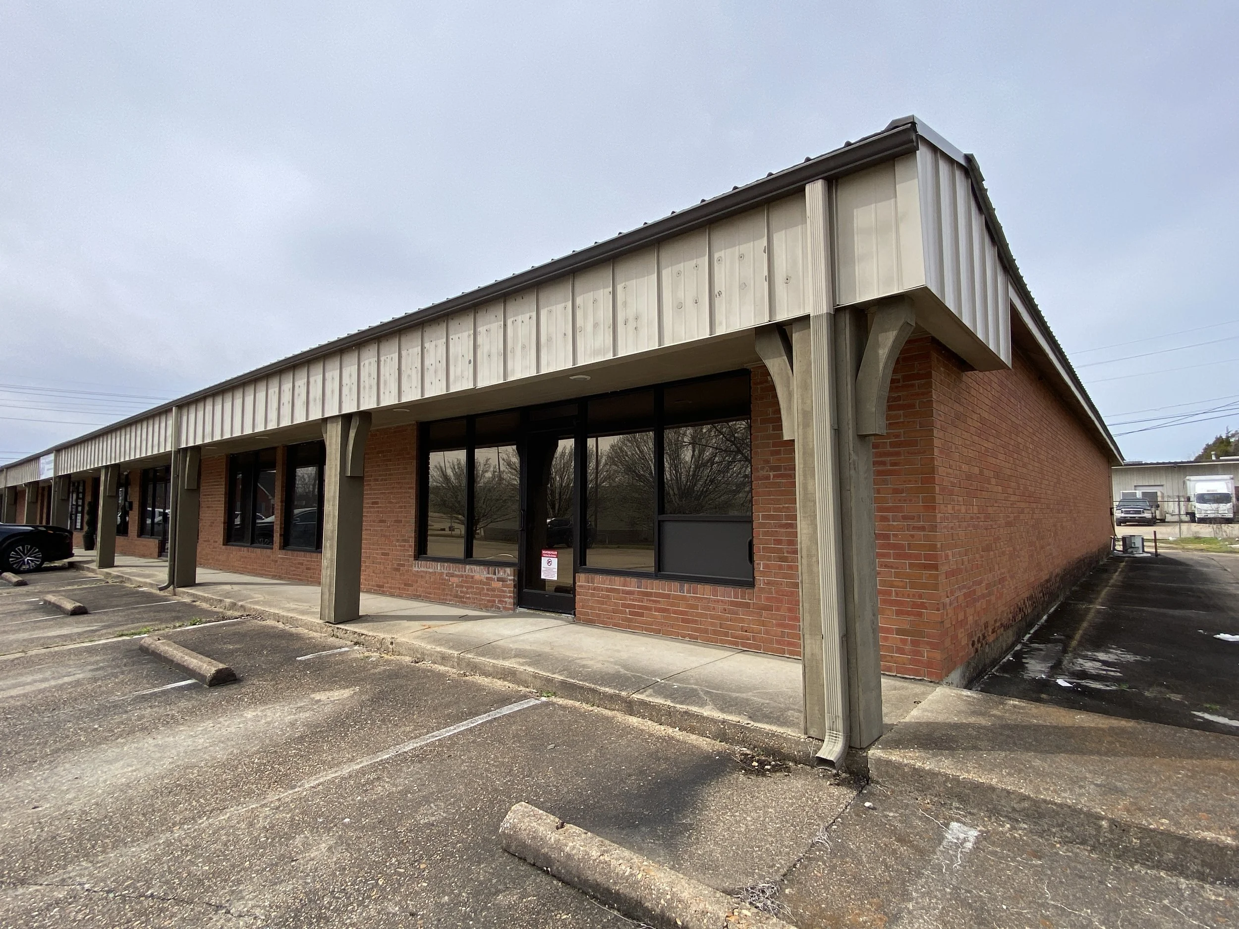 1 Suite I For Lease.JPG