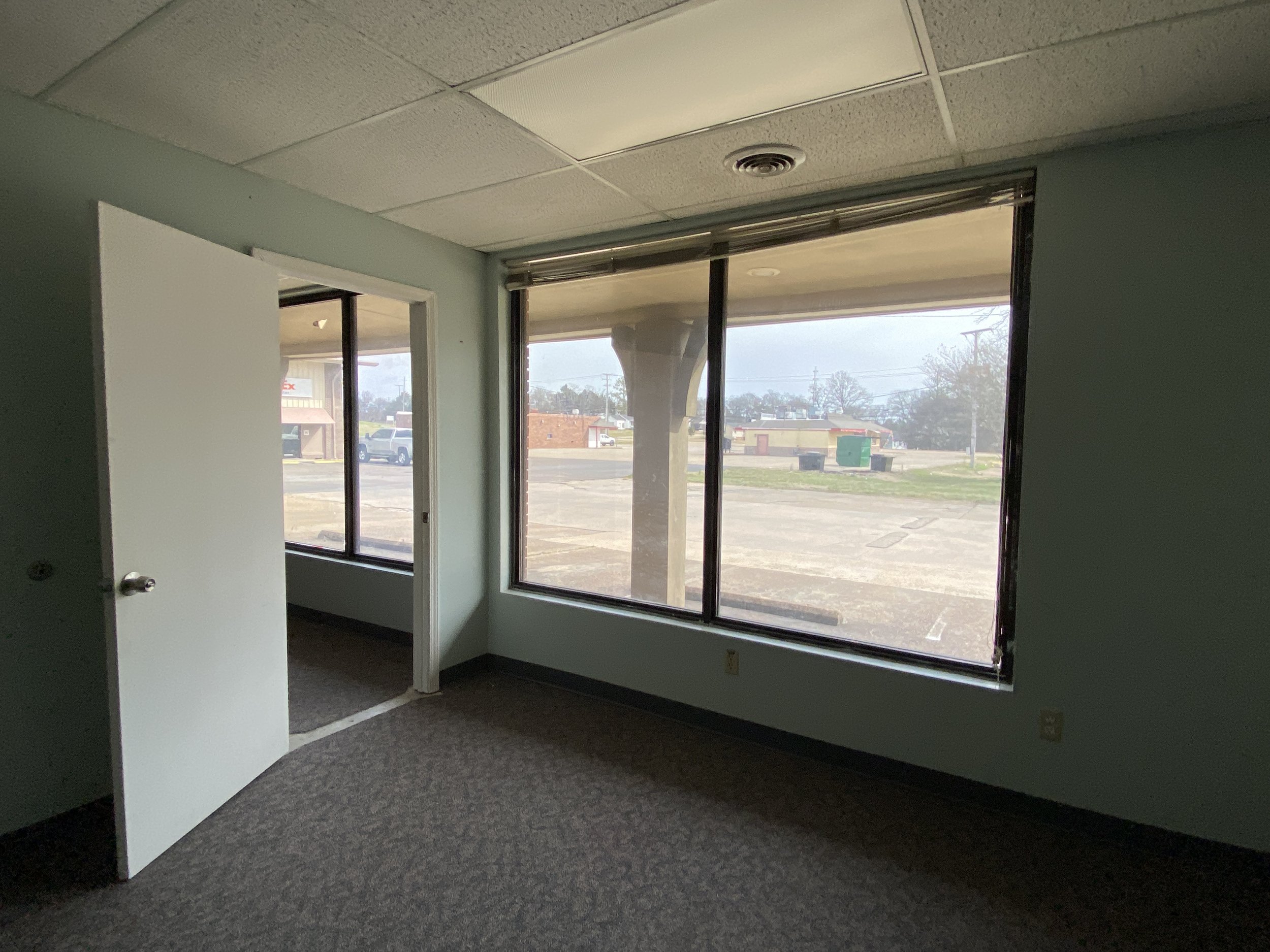 2 Office Space.JPG