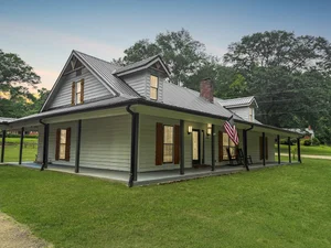 Dream Farmhouse for Sale in Fulton, MS – 706 Benford Drive