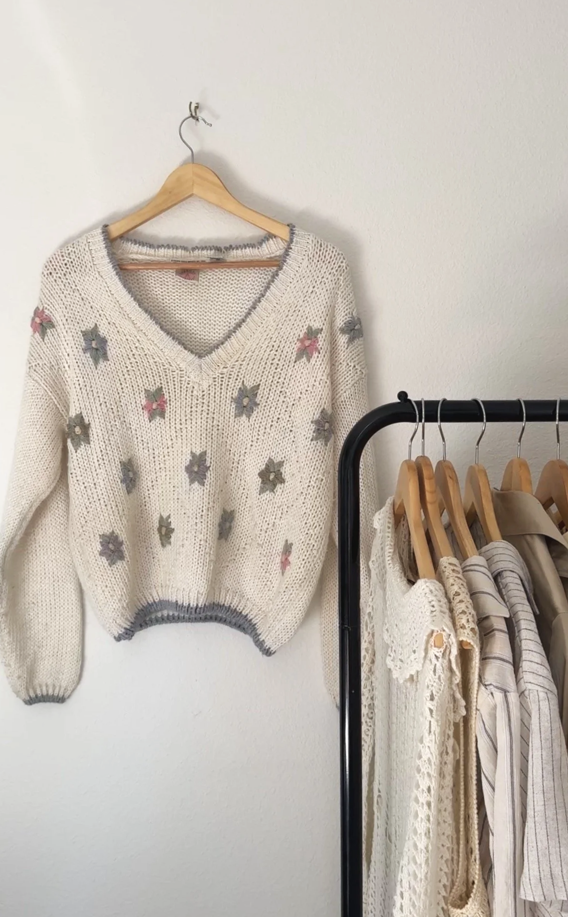 The Vintage Floral Sweater (M)