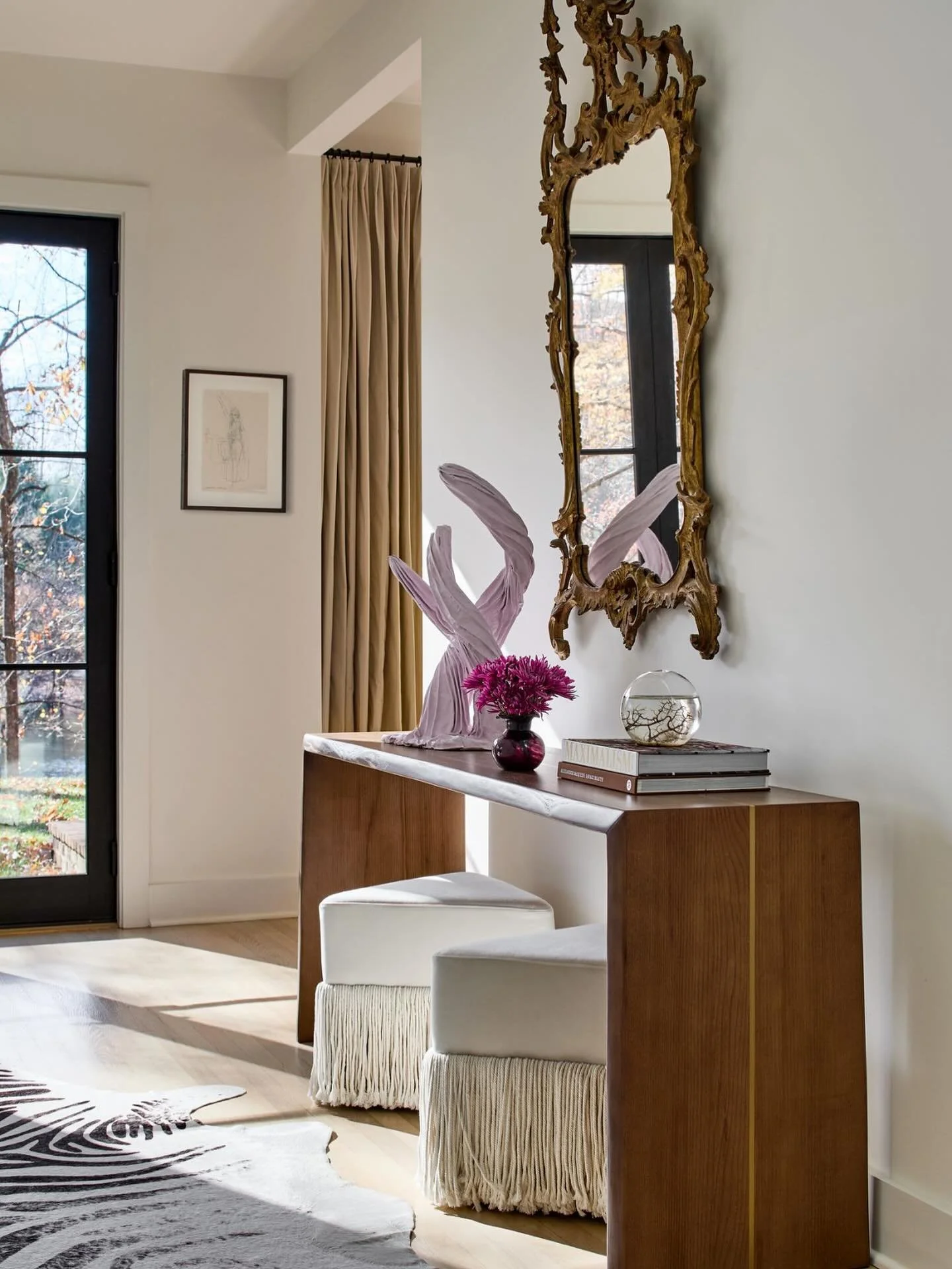 My sculpture, &lsquo;Texas Sunhusk,&rsquo; all dressed up in this pretty little moment by @annepulliaminteriors ✨ keep it funky y&rsquo;all 🧩

#contemporaryart #contemporarysculpture #ashleyblazerart