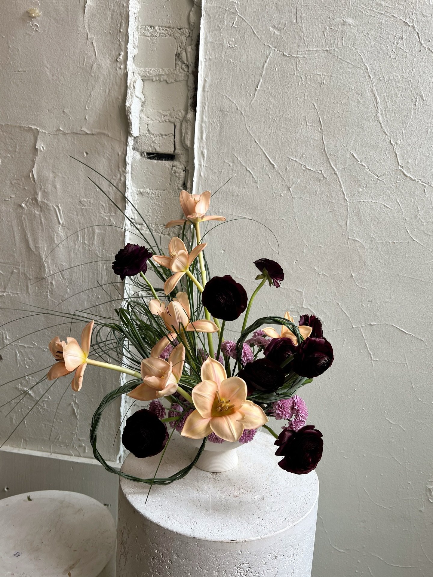 Calling all brides looking for a unique color palette. 📣📣📣 maroon + peach + lavender