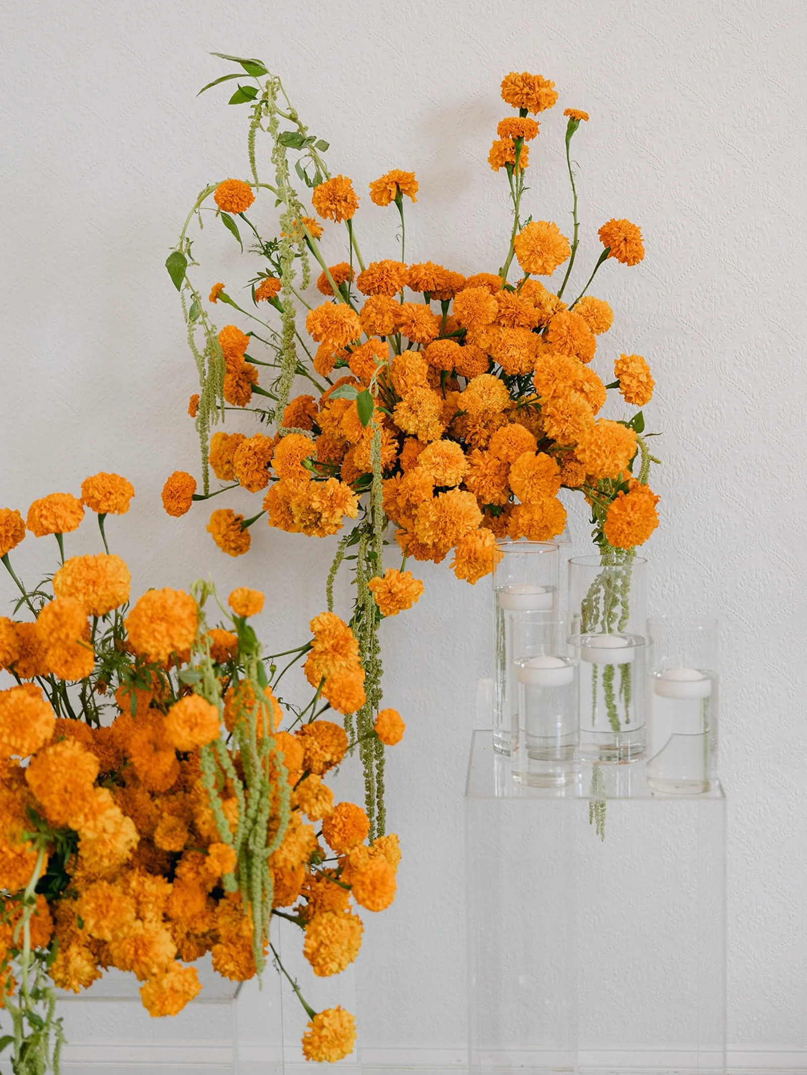 &ldquo;Let everything happen to you:
Beauty and terror.
Just keep going.
No feeling is final.&rdquo; - Rainer Maria
.
.
.photo: @mnicholephoto 
.
#kansascityflorist #kansascityweddingflowers #realkcweddings
