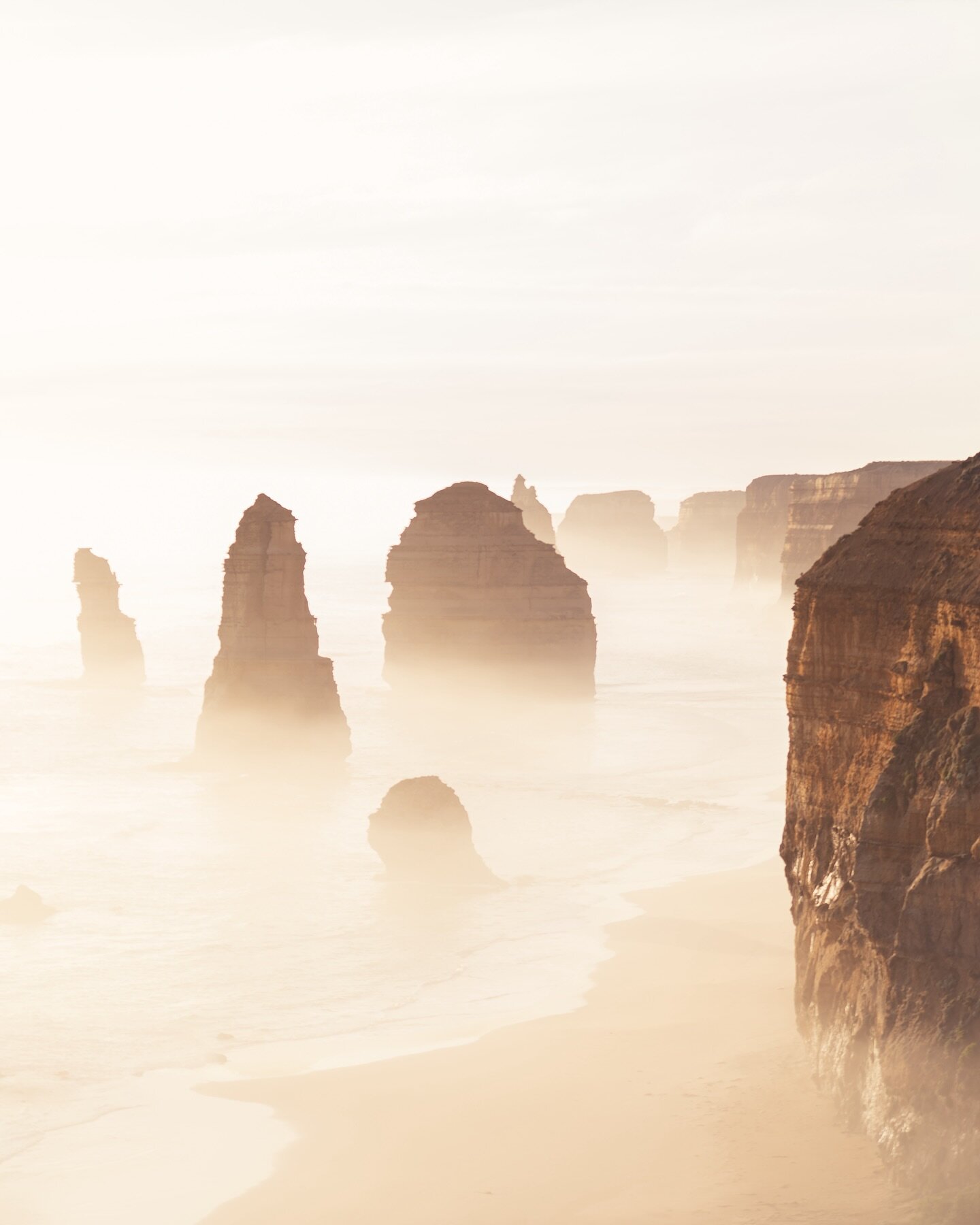 The Twelve Apostles, Great Ocean Road, Victoria. 

🌞 ⛰️ 

Print for sale. 

#fineartprints #printforsale #for_sale #fineartprint #buyprints #online_store #onlinegiftstore #oceanside #12apostles #oceandrive #oceanvibes #oceanlovers #greatshot #oceanb