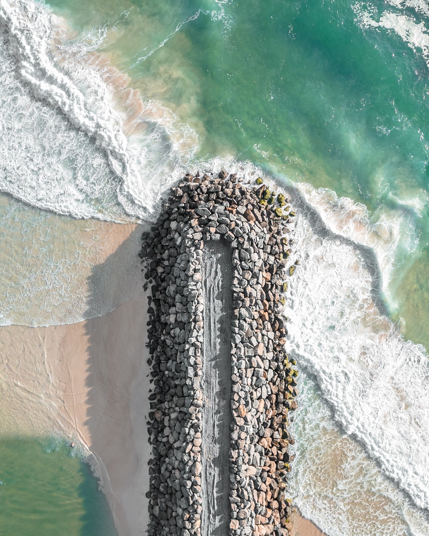 Seawall, Tallebudgera Creek. 

Framed orders now available for shipping within Australia. 

#TallebudgeraCreek #SeaWallCapture #DroneArt #FineArtPrints #AerialPhotography #NatureCanvas #CoastalVibes #OceanSerenity #WallDecor #DronePerspective #Prints