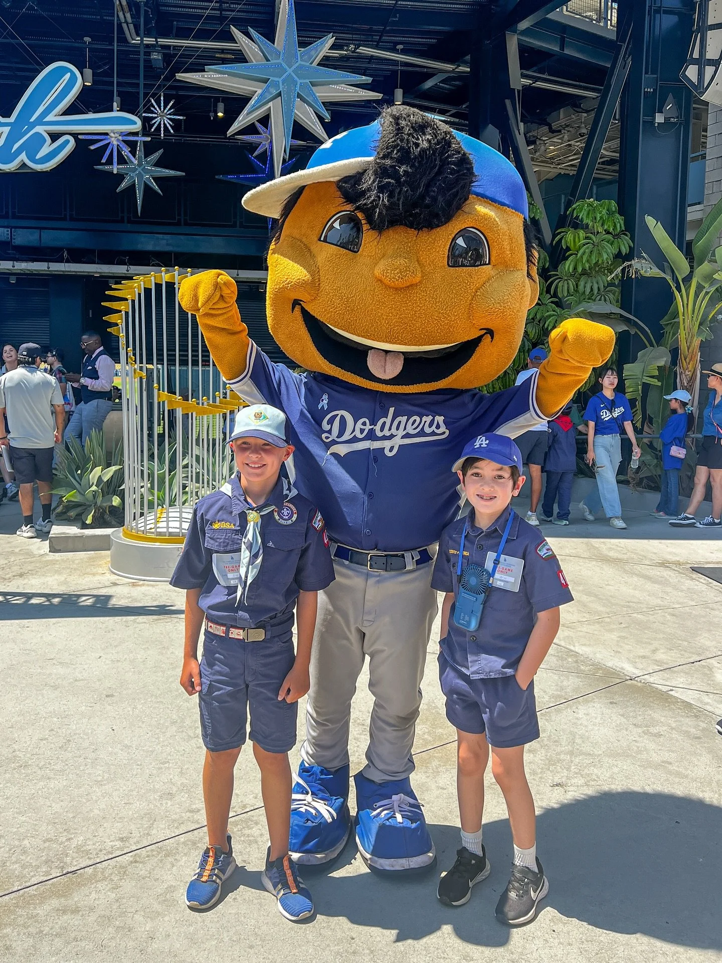 💙 Dodgers vs Blue Jays💙

Thank you @scoutingla for hosting such a fun event for our Scouts! #losangelesdodgers #torontobluejays 

#cubscouts #cubscout #scouting #scoutingamerica #scouts #dodgers #bluejays #baseball #scoutday #santaclarita #scv #scv