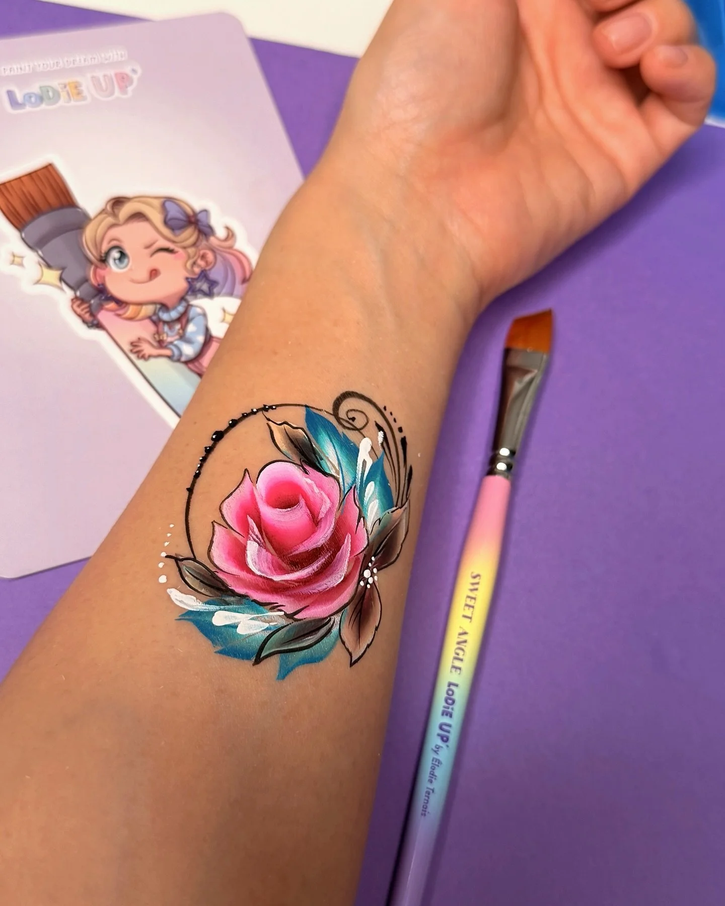 Tutorial: Rose 🌹
I mixed pink and green split cakes to create brownish leaves &mdash; one of the great tips I learned from @fridahaasart color theory class on @facepaintcom