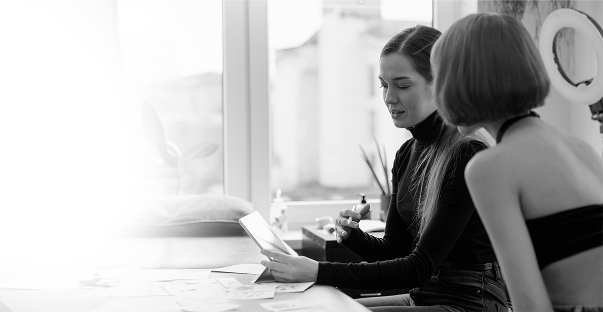 Personal Account Manager (Platinum) - Members of the upper tiers of the Circle enjoy a personalised service guided by a dedicated account manager. A trusted liaison who oversees curation, acquisition, and the discreet delivery of artworks from within