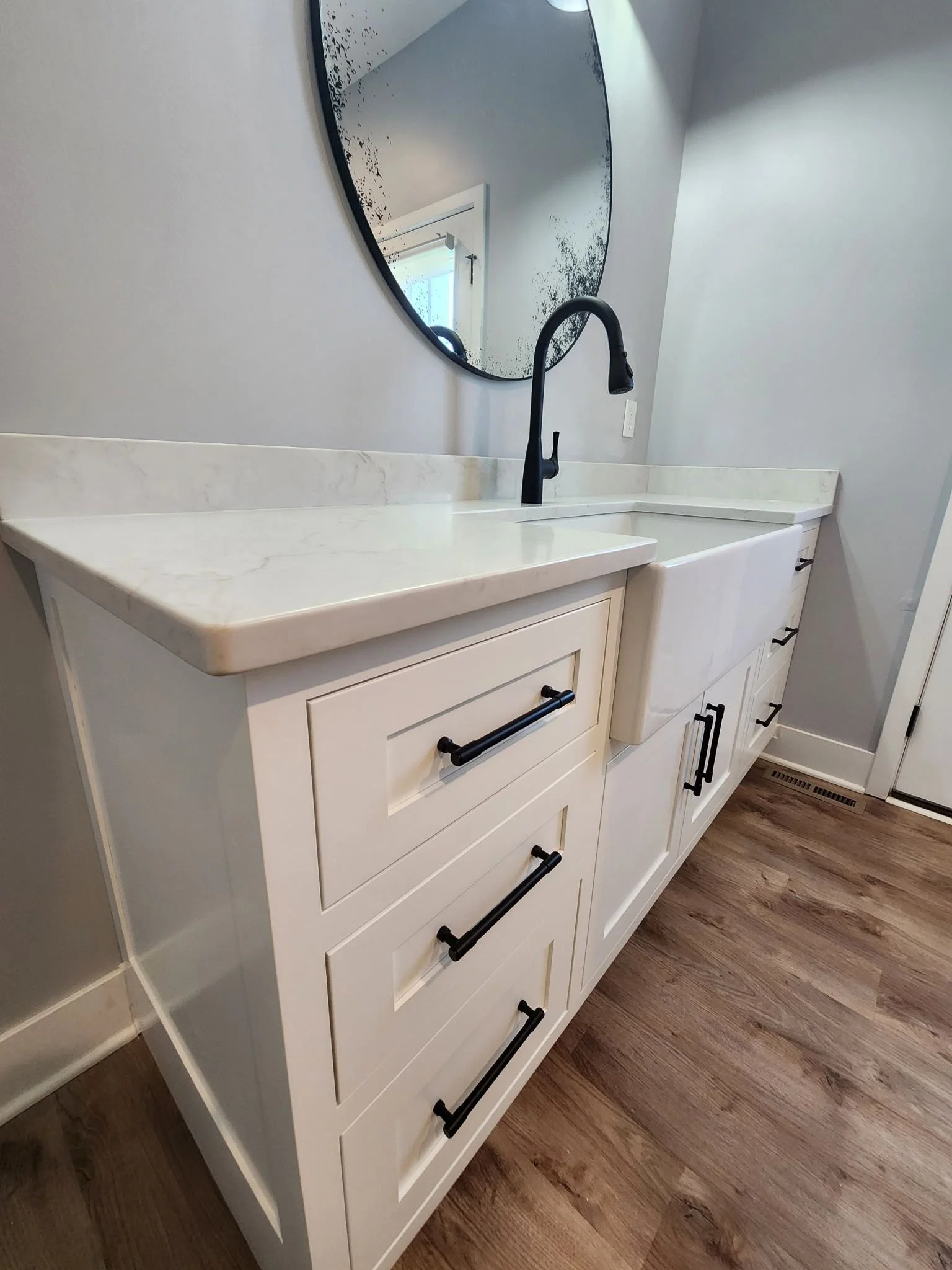 famhouse vanity 2.jpg