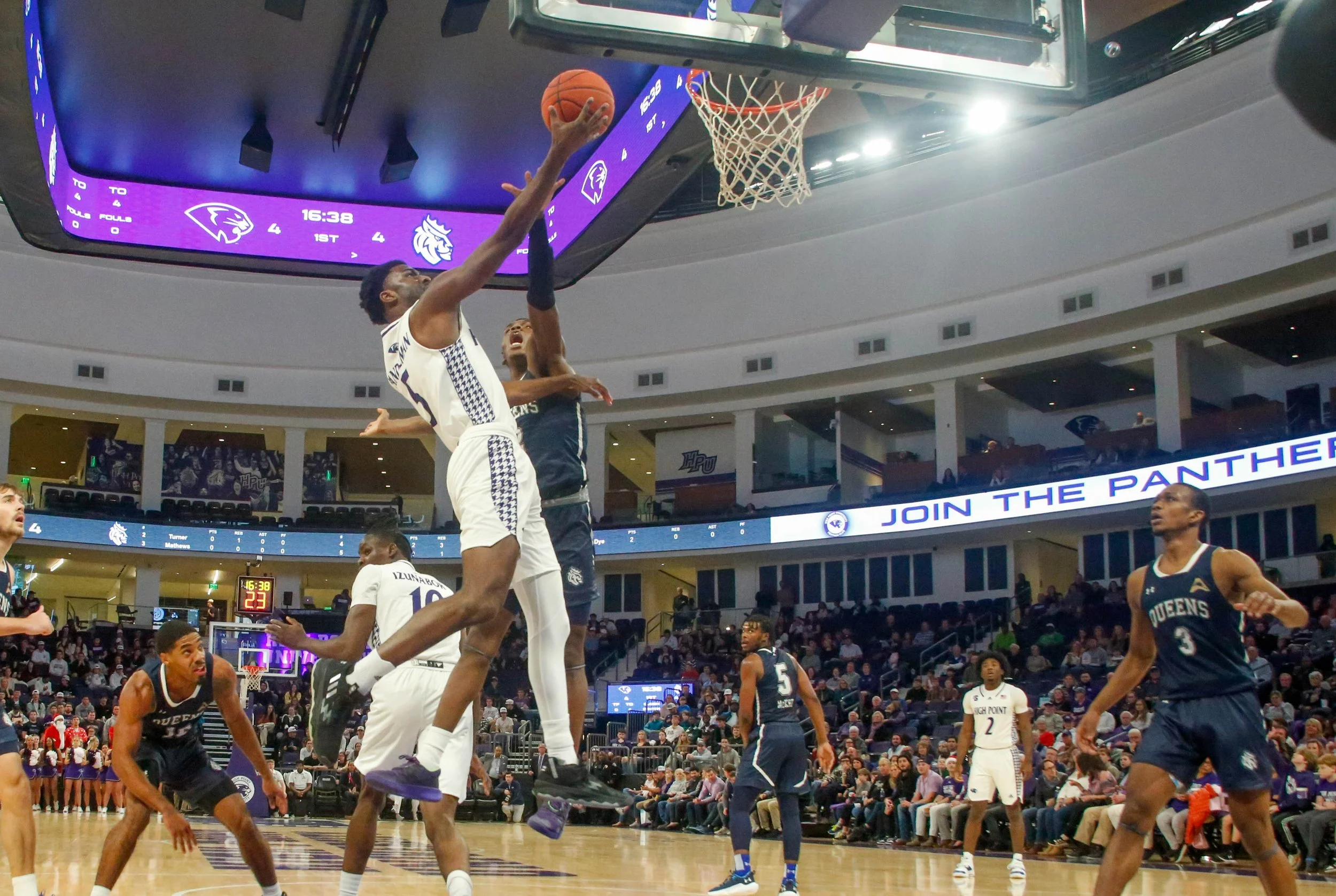 221209 MBB vs Queens 042.jpg