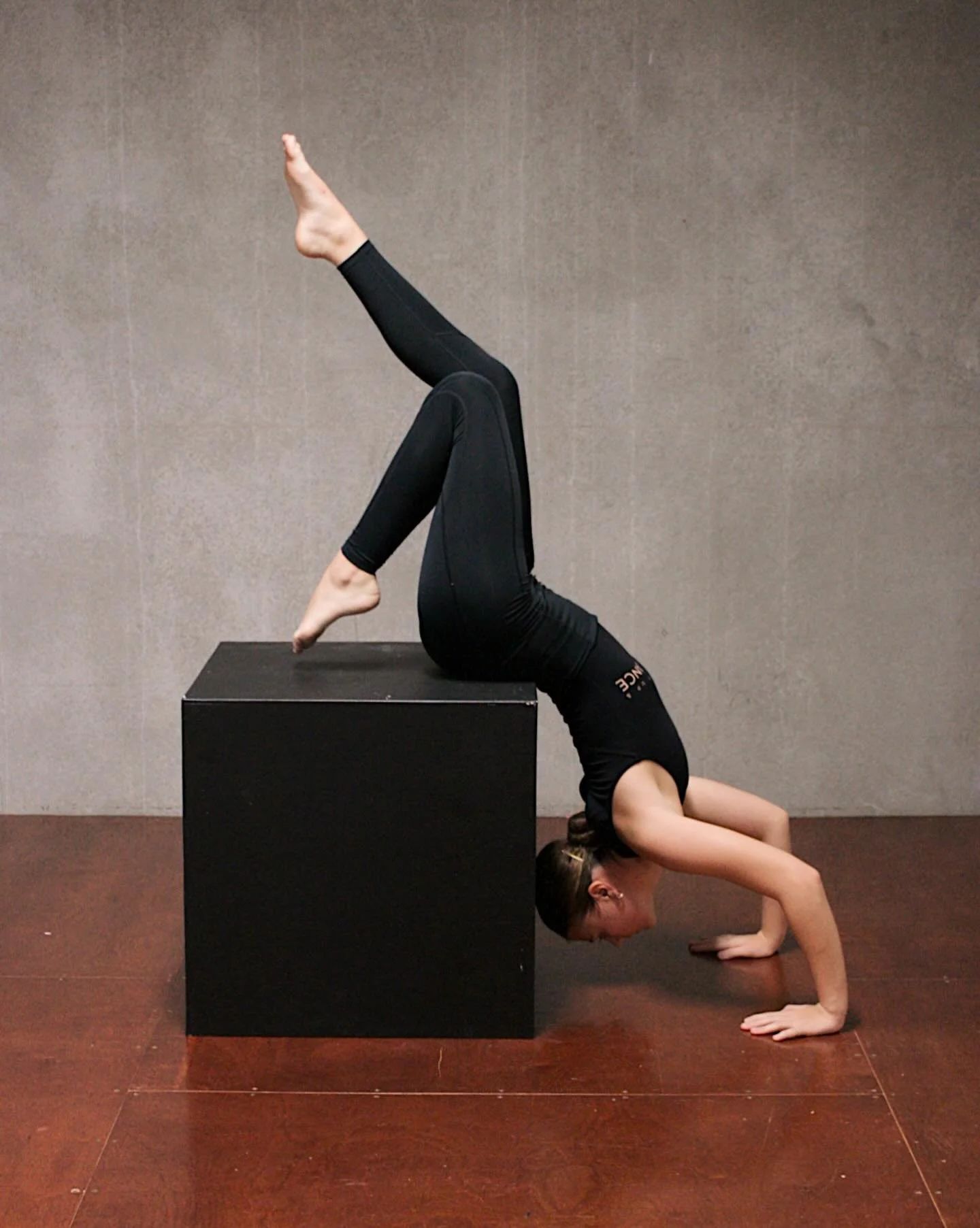 From safe technical foundations to creative shapes that push boundaries 〰️

Our acro dancers train through Acrobatic Arts and Alixa Flexibility pathways to build strong, flexible and artistic movers ✨
.
.
#frontierstudios #brisbaneacro #acrobaticarts