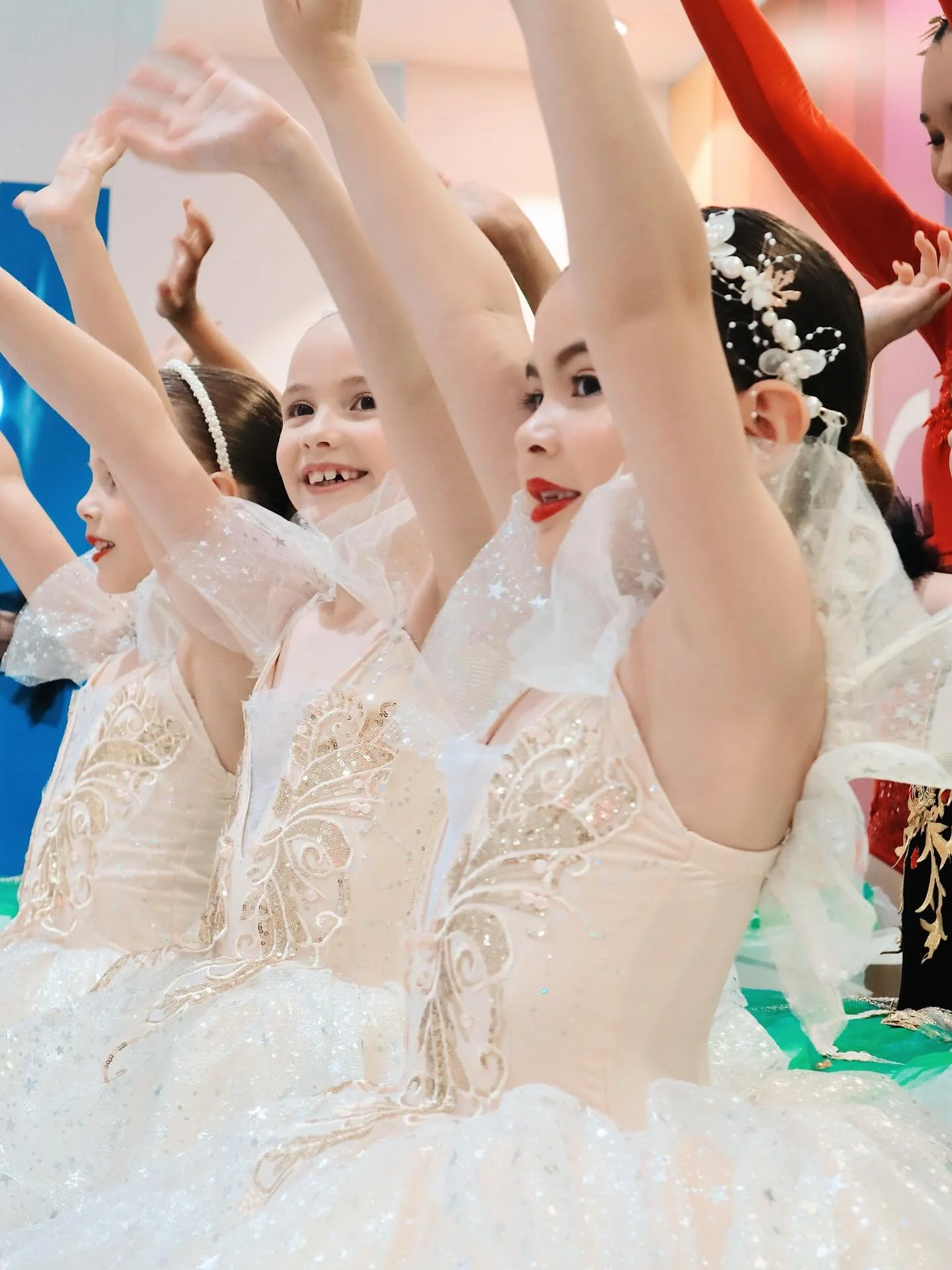 ✨ Our little performers brought festive cheer to Wynnum Plaza this week &mdash; smiles, music, and pure joy all around! 💛

#FrontierStudios #brisbanekids #ChristmasCheer
