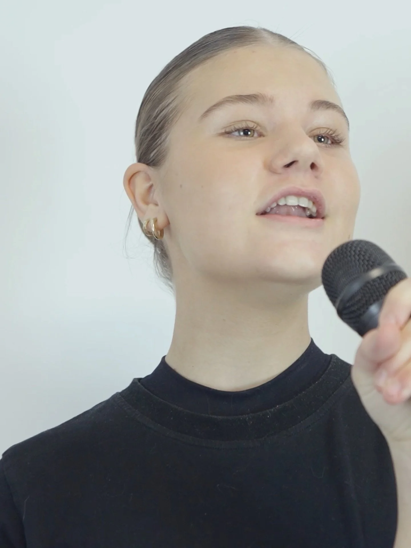 Did you know we offer Vocal (singing) classes at Frontier Studios?! 

It&rsquo;s a great way to build confidence in a safe and supportive environment! 

Book a trial at our upcoming Enrolment &amp; Experience Day! Friday 23rd January! 

info@frontier