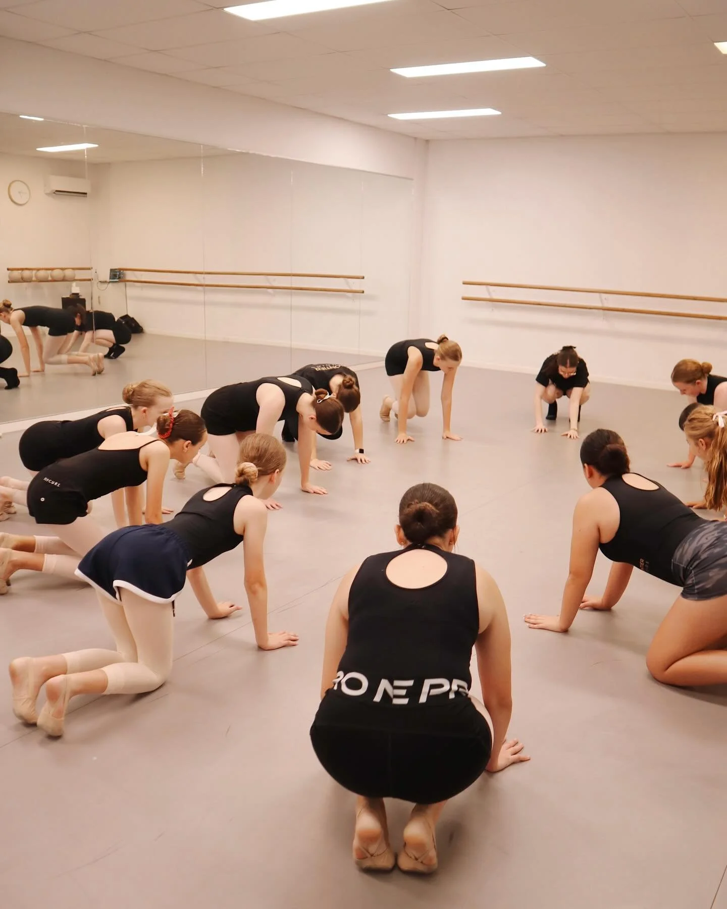 Cooling down in Lyrical &amp; Contemporary Class 〰️

#Frontierstudios #Brisbanedance #lyricaldance #contemporarydance #brisbanefamilies