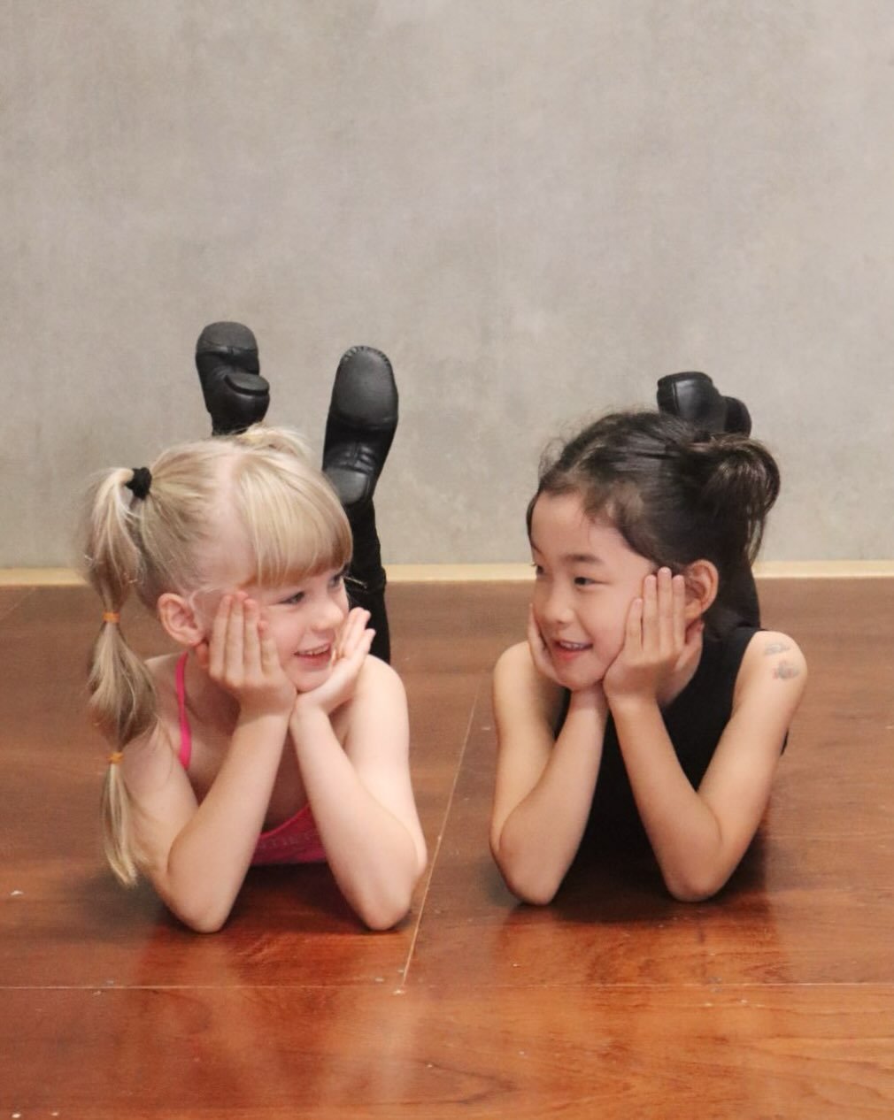 Can you handle these tiny cuties? 😍

The dance floor 👉 where besties are made! 

#frontierstudios #brisbane #brisbanedance #dancebesties #brisbanekids