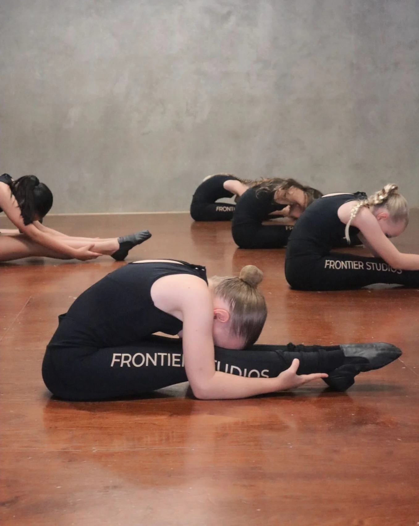 Strong, focused and putting in the work. 

Great dancers are built in the details ✨

#frontierstudios #brisbane #brisbanedance #strength #danceconditioning