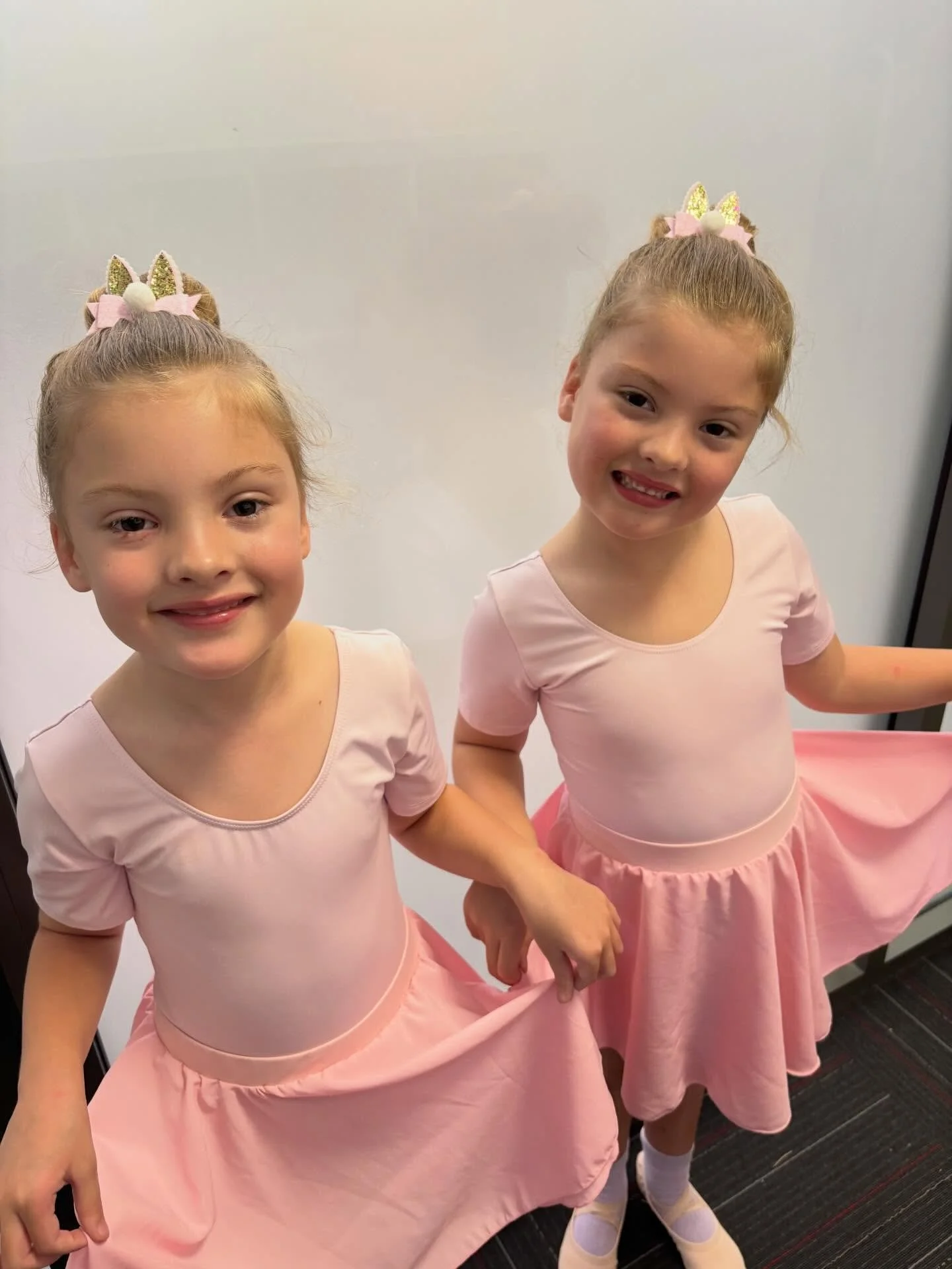 Bunny ears, ballet shoes, and big smiles 🐰🩰

&hellip;the sweetest Easter moments at Frontier 〰️
.
.
#frontierstudios #brisbanekids #easter #easterbunny #easterfun