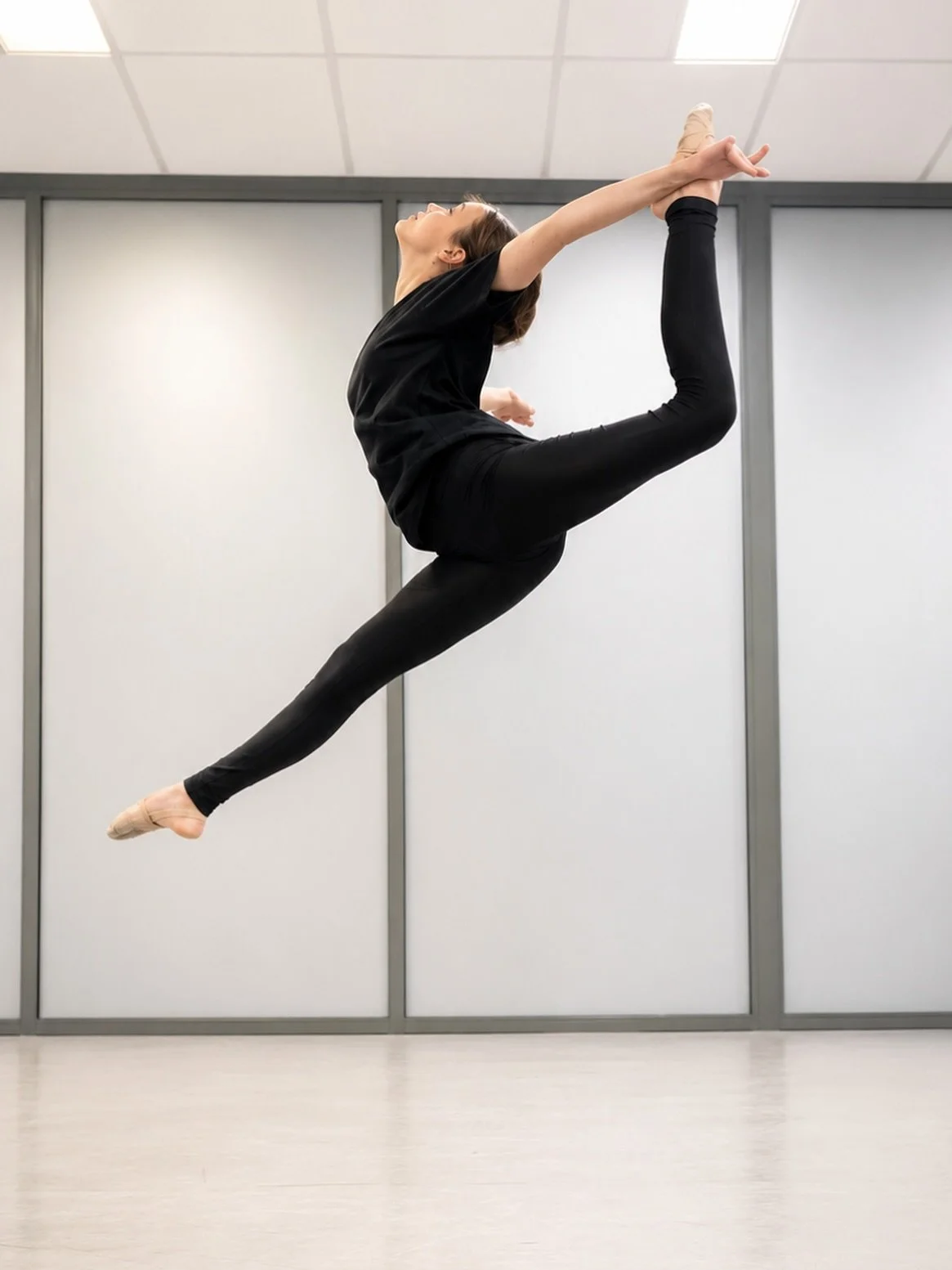 Progress isn&rsquo;t built in one class, one rehearsal, or one leap. It&rsquo;s built through the hard work, consistency, and dedication you choose every single day. ✨

#HardWorkPaysOff #FrontierStudios #DancerLife #DanceTraining #Technique YoungDanc