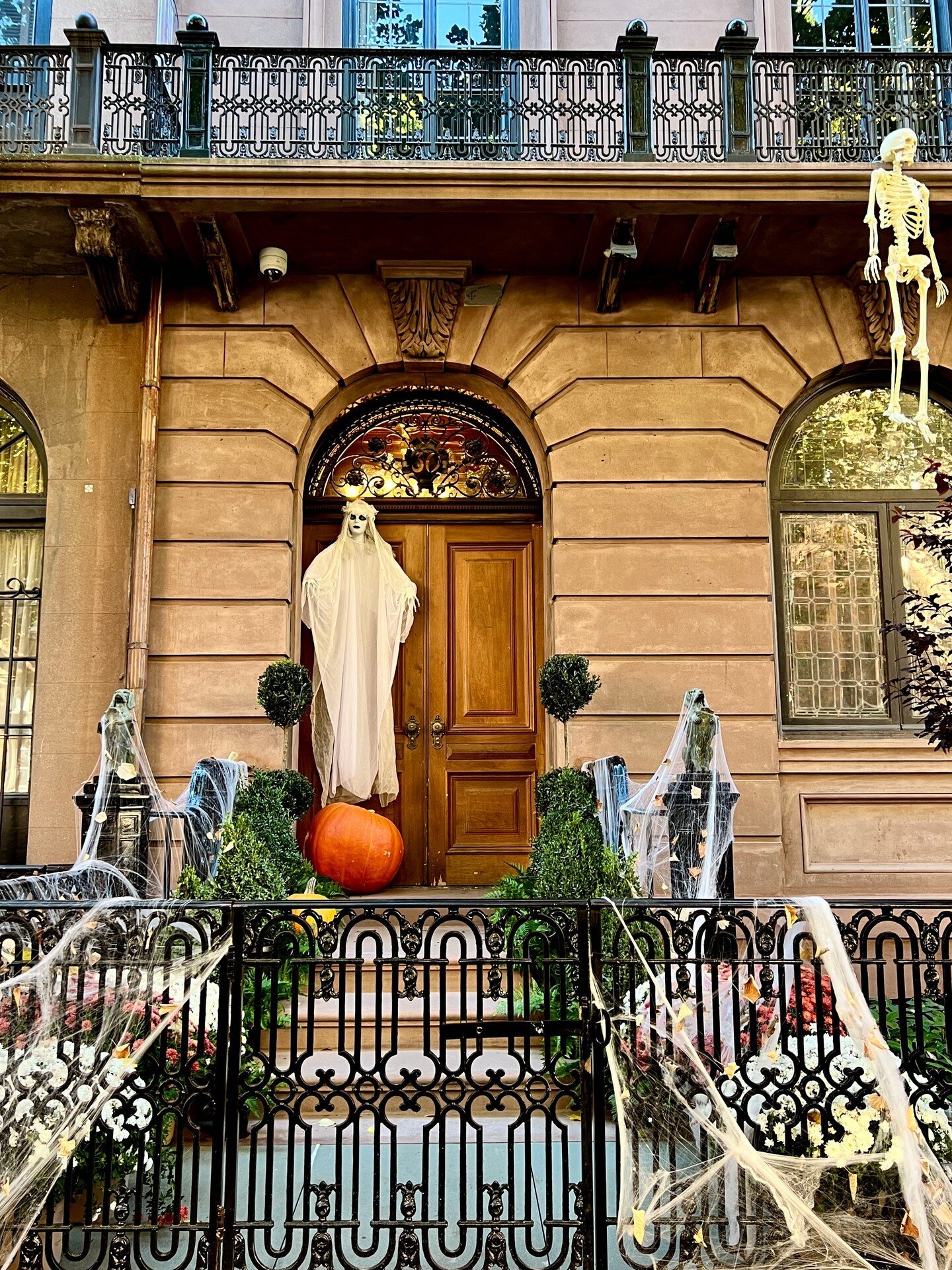 Happy Halloween!
👻
🎃
🗝
💀
🏙
#westvillage #thevillage #halloween #spookyseason #luxury #luxuryapartments #manhattan #nyc #wsp #nycapartments #nycbroker #listing #selling #buying #househunting #curbappeal #manhattan #buyers #autumn #renters #seller