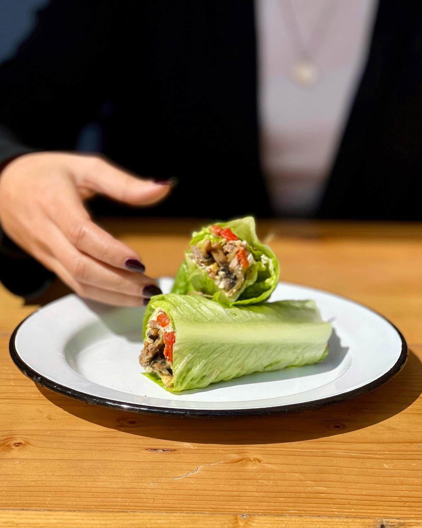 Our beef wrap is back! Grab your protein fix from @meatthefish or @toters_delivery 🥩 🥬 

#zulu#zulubeirut