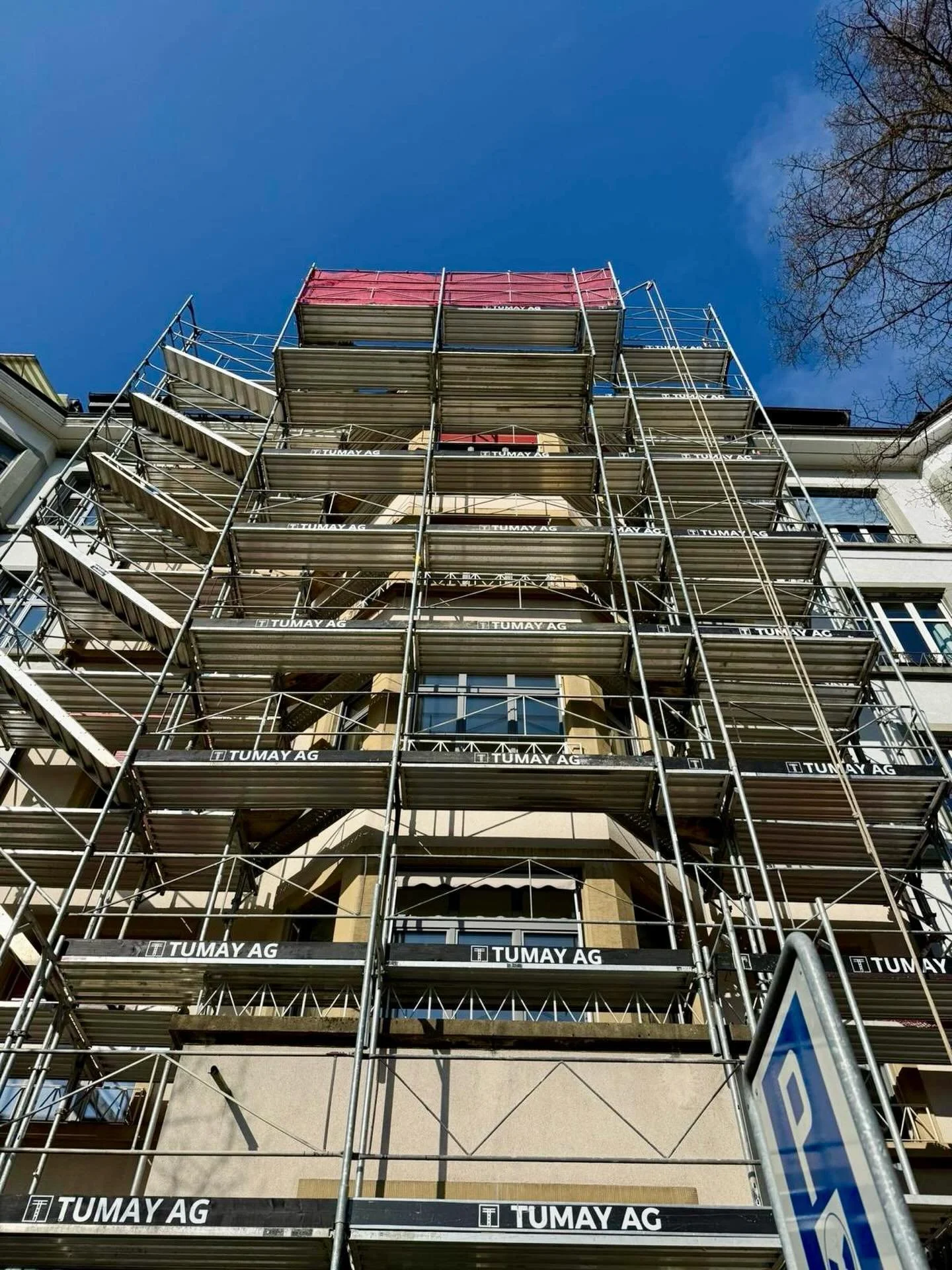 Willkommen bei Tumay AG 🏗️
Ihr Partner f&uuml;r sicheren und professionellen Ger&uuml;stbau.
Bleibt dran f&uuml;r spannende Einblicke in unsere Projekte. 
#ger&uuml;stbau #baustelle #TumayAG #construction #sicherheitambau