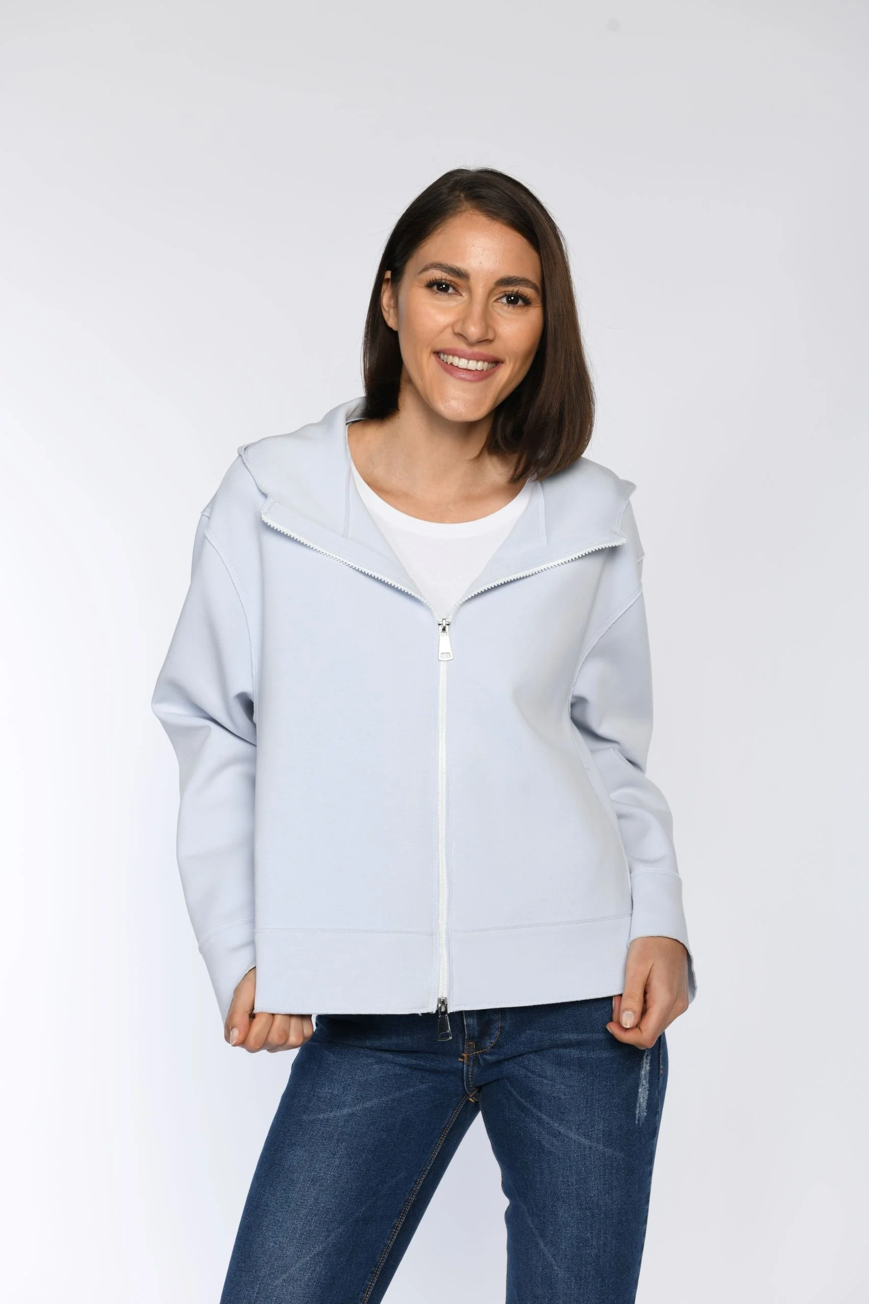 sweatjacke-damen-blau-white-label-by-rofa.JPG
