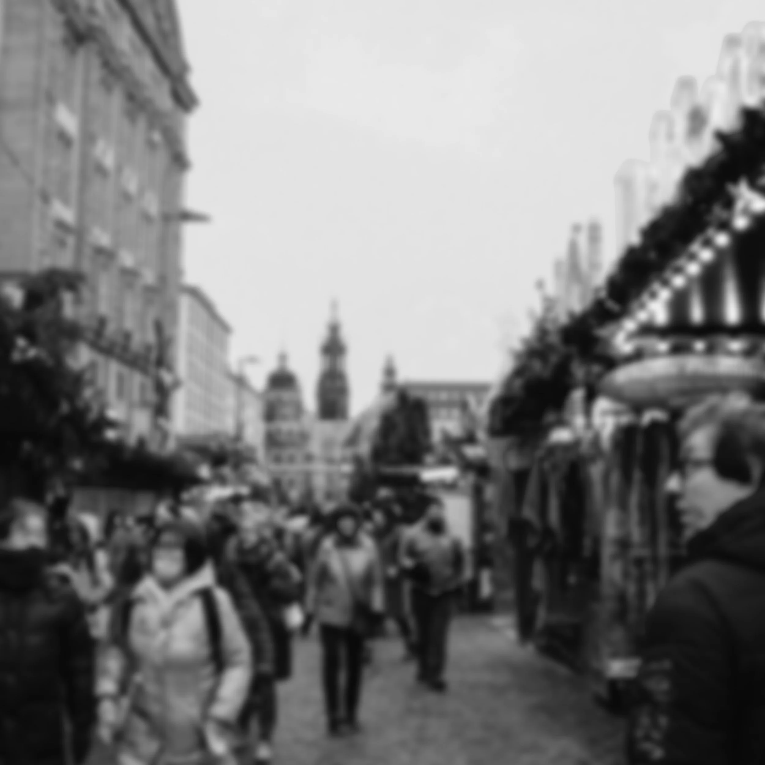 Zauber und Clubkultur: Dresdens Dezember im Fokus