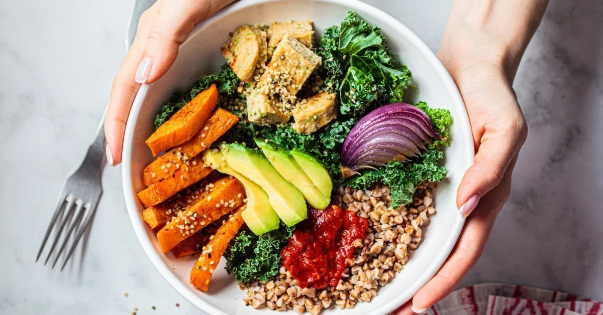 What To Eat and What To Avoid for a Skin-Friendly Diet
