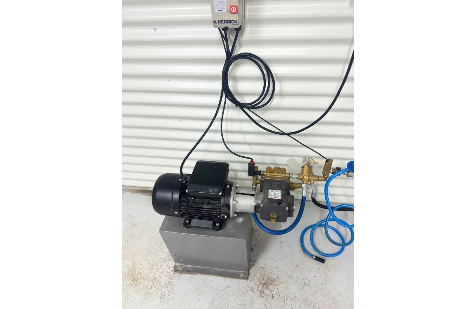 Air operated oil pump installed as part of a workshop lubrication and reticulation system in Artarmon NSW.