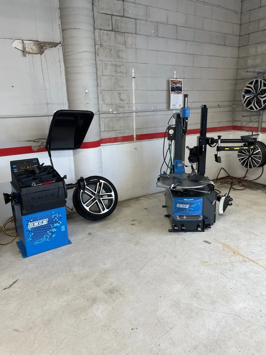 OMCN Roll 55 wheel balancer and OMCN Grip 24 tyre changer installed in NSW workshop service bay