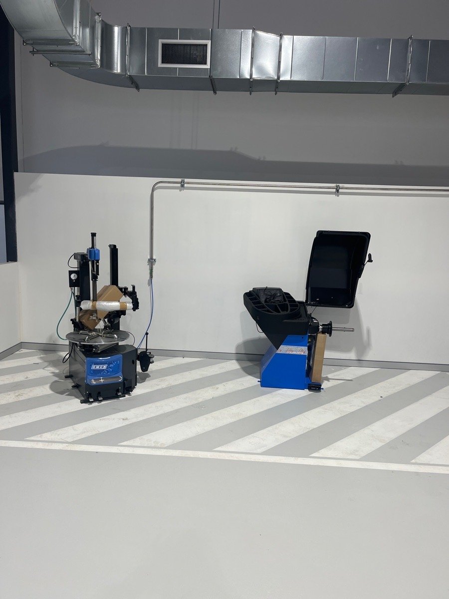 OMCN wheel balancer, OMCN tyre changer and Hofmann wheel aligner installed in NSW automotive workshop service bay