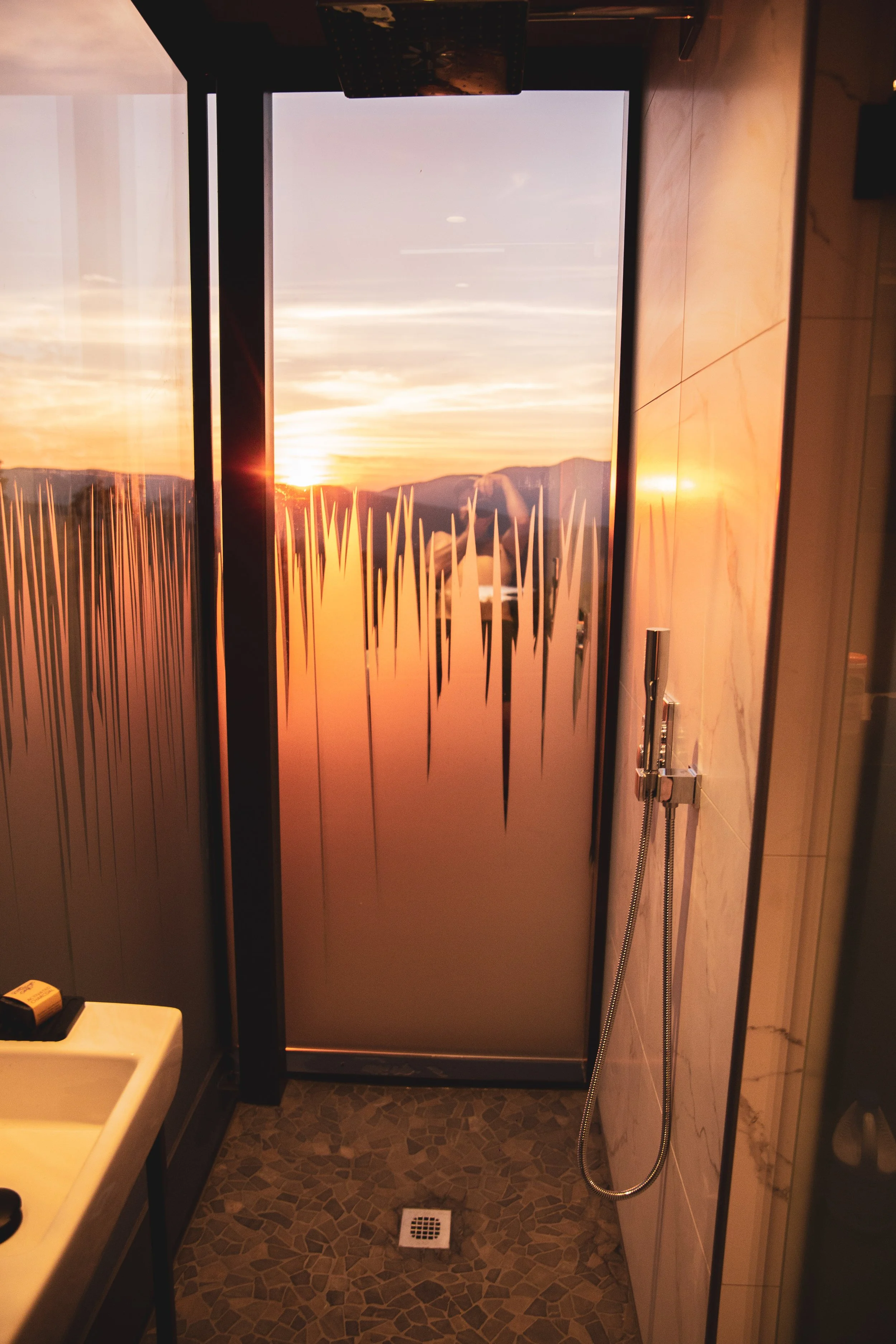OodHouse_SunsetShower-9803.jpg