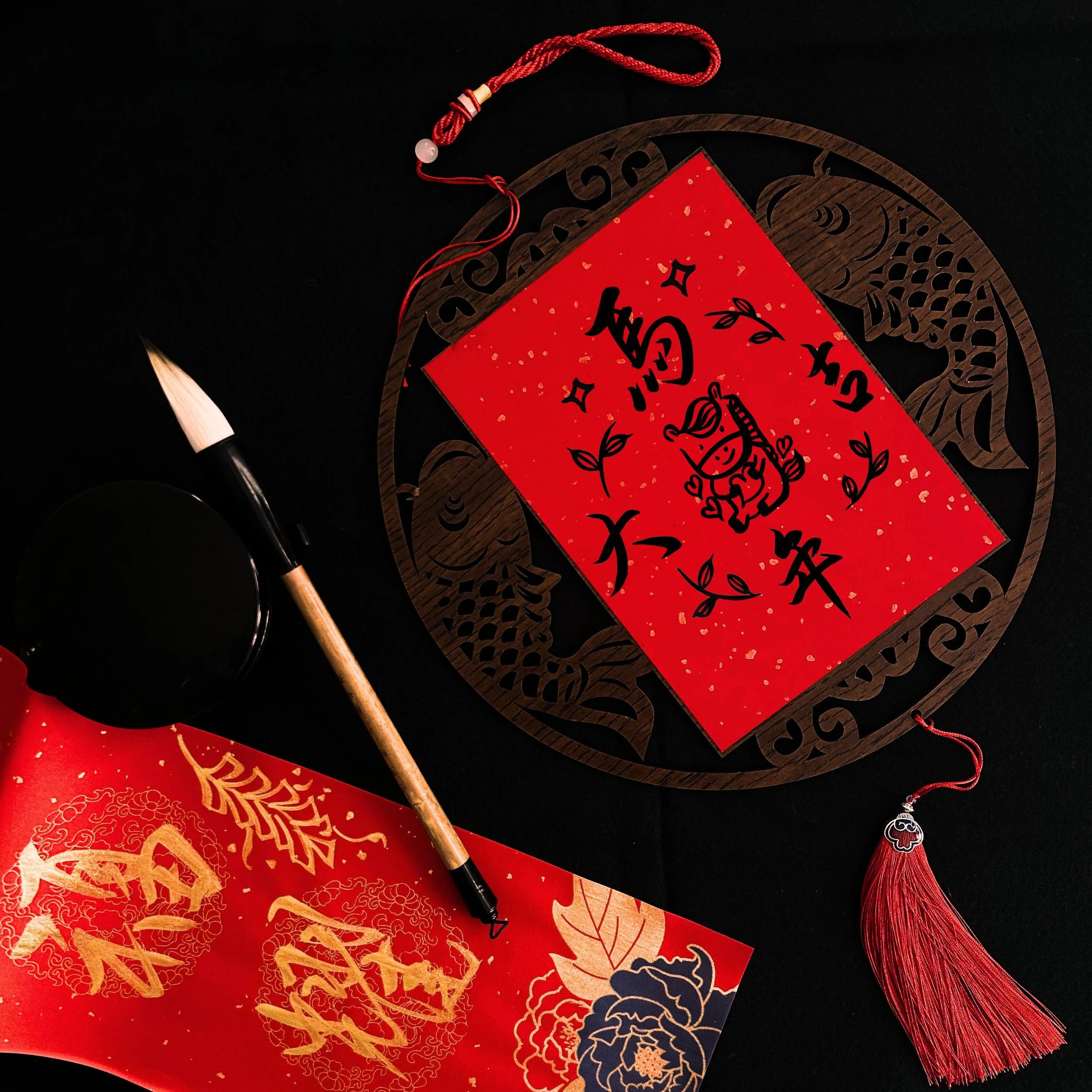 Wooden Carved Spring Couplet Hanging Ornament (Round) （木雕圓形春聯吊飾）