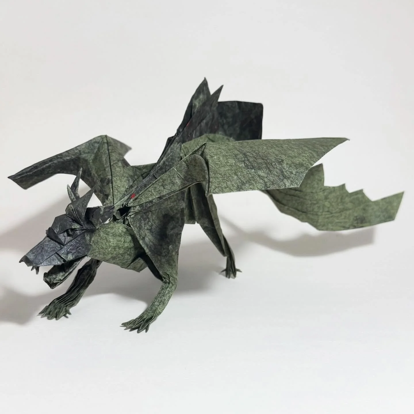 Plantcient Dragon, designed by Brandon Wong (@theplantpsychologist ).
Folded with 69cm Tapa Duong made by @oritube_master .

I ordered this paper a while ago, and this felt like a great model to try it out with. The texture and colors worked great fo