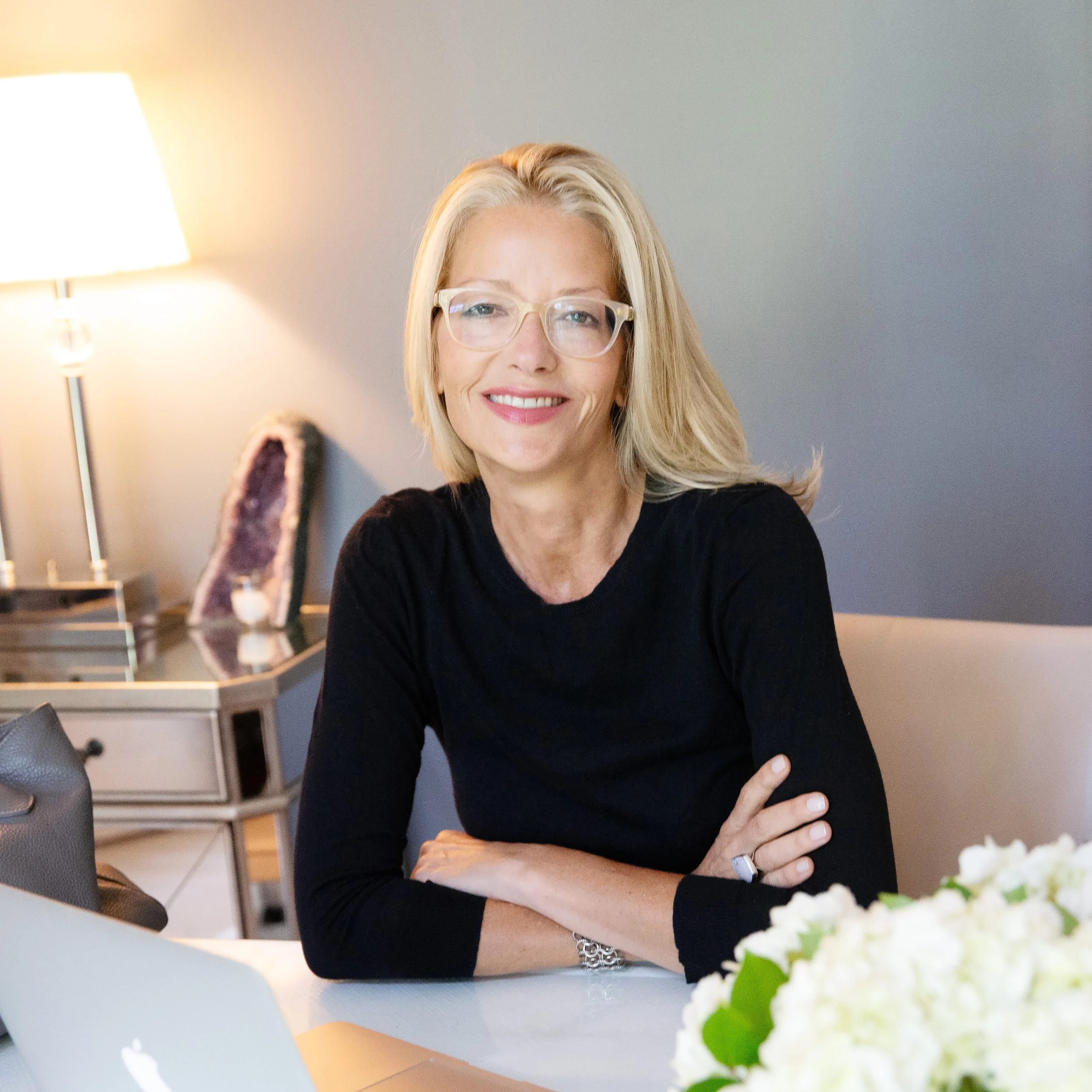 Divorce coach Kristen Noel in office