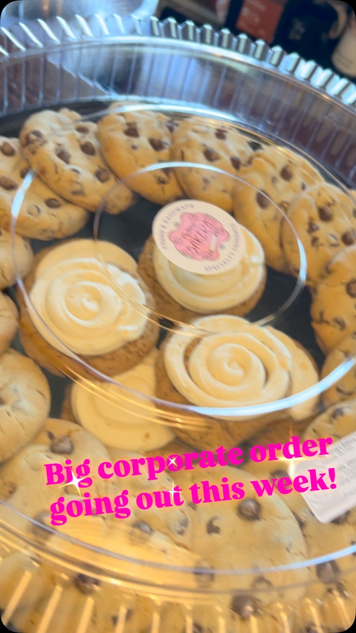 Big local corporate order packed & ready for pickup ๐ฆโจ
Hundreds of treats, customized & made fresh๐ช๐ง
Need sweets for your next team meeting or event? ๐๐
Let’s make your company’s day sweeter!๐ผ๐
DM to inquire or email to boo