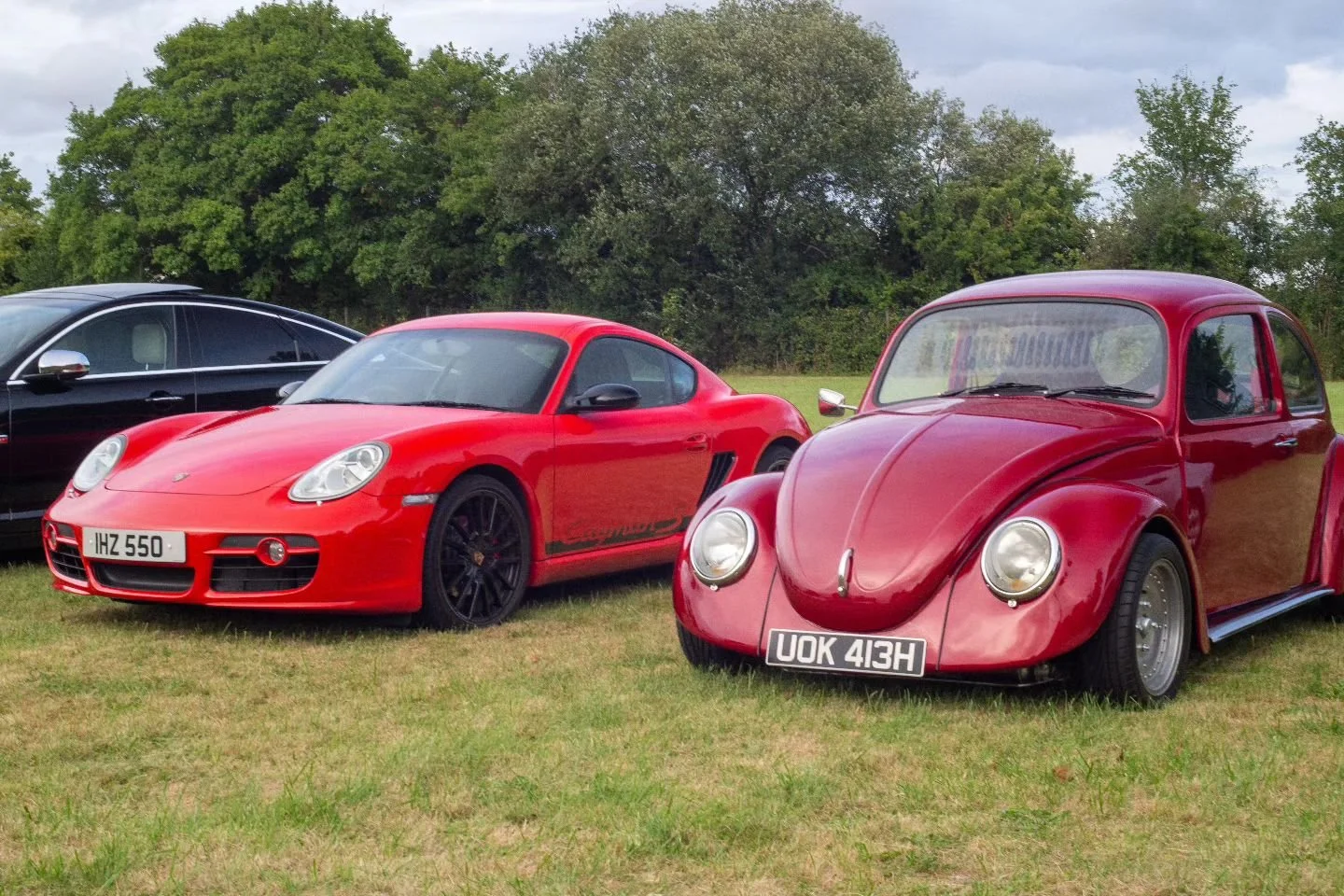 Distant cousins 
-
📷OLYMPUS OM-D EM10 MKII 
-
@wheelsonwednesday 
-
#vw #porsche #wheelsonwednesday #morganmotorcompany #olympus #olympusphotography #carmeet #7artisans