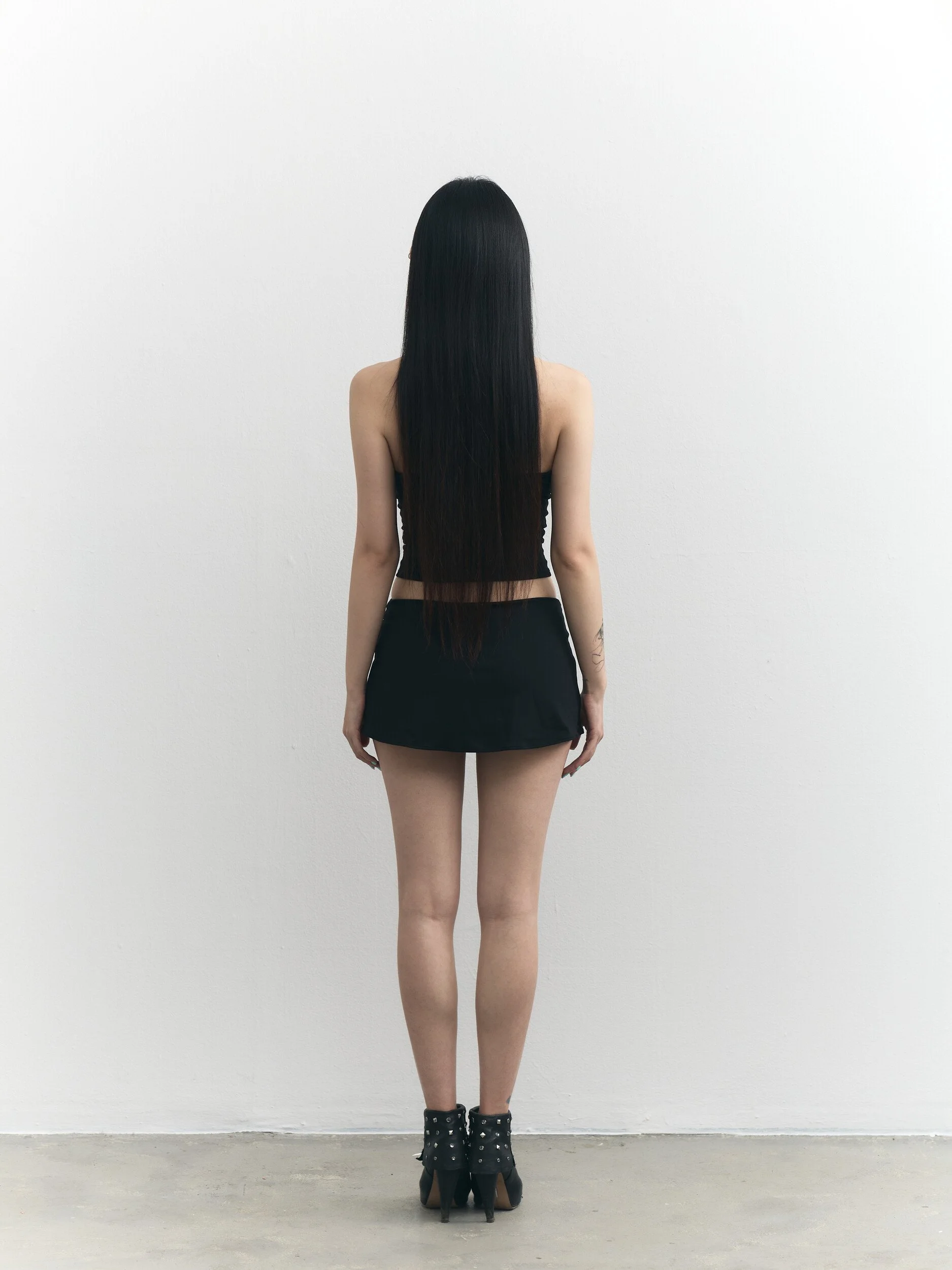 Model digitals: full-length back view of the model