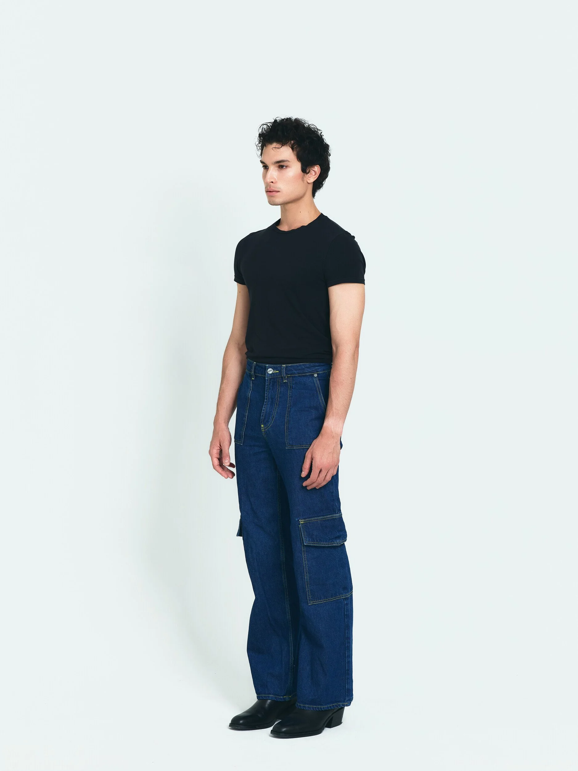 Model digitals: full-length three-quarter view of the male model