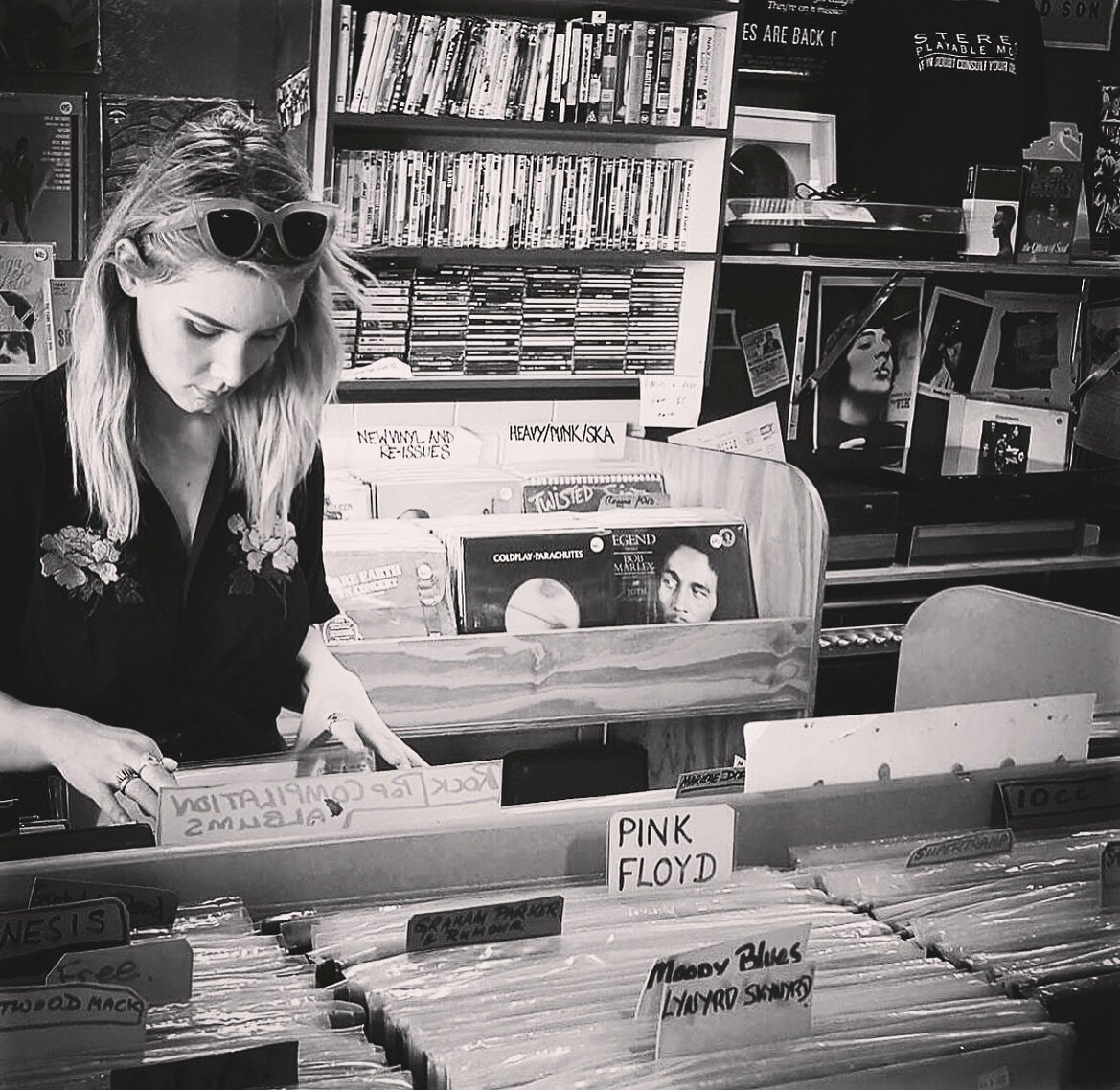 .
H A P P Y
H O L I D A Y
D I G G I N &lsquo; 💿

#recordcollection  #recordstorage #recordstoragecabinet #vinylcollection #vinylcommunity #vinylrecords #vinyladdict #vinylstorage #records #vinyl #vinylcollector #vinylcommunity #vinylsydney #reels #r
