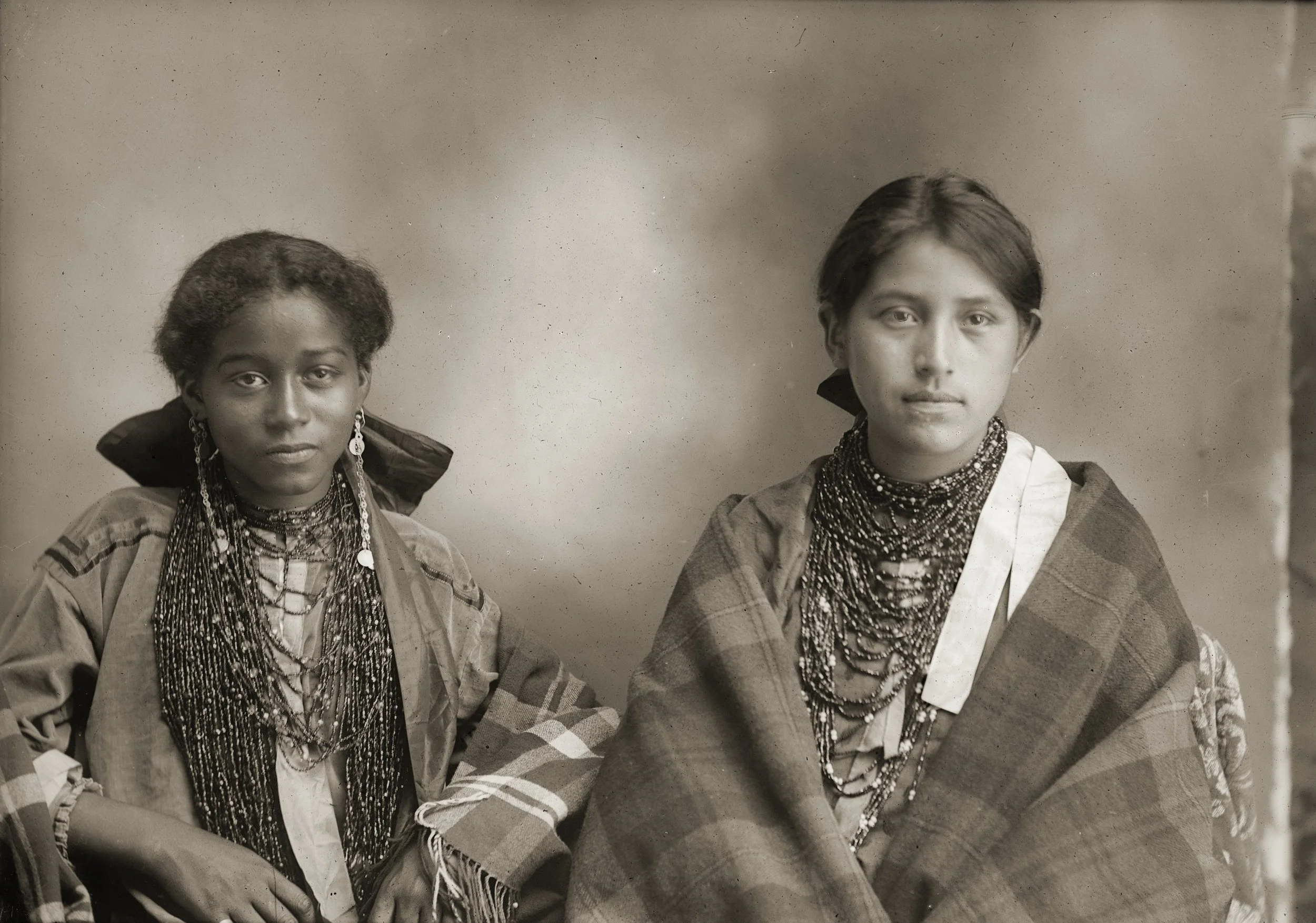 ★ 1904, Portrait of two young Ho-Chunk women, seated wearing beaded necklaces and wrapped in shawls. Carrie Elk (Enookah) sits on the left, and is of mixed African American and Ho Chunk heritage. She was the daughter of Lucie Elk. Annie Lowe Lincoln 
