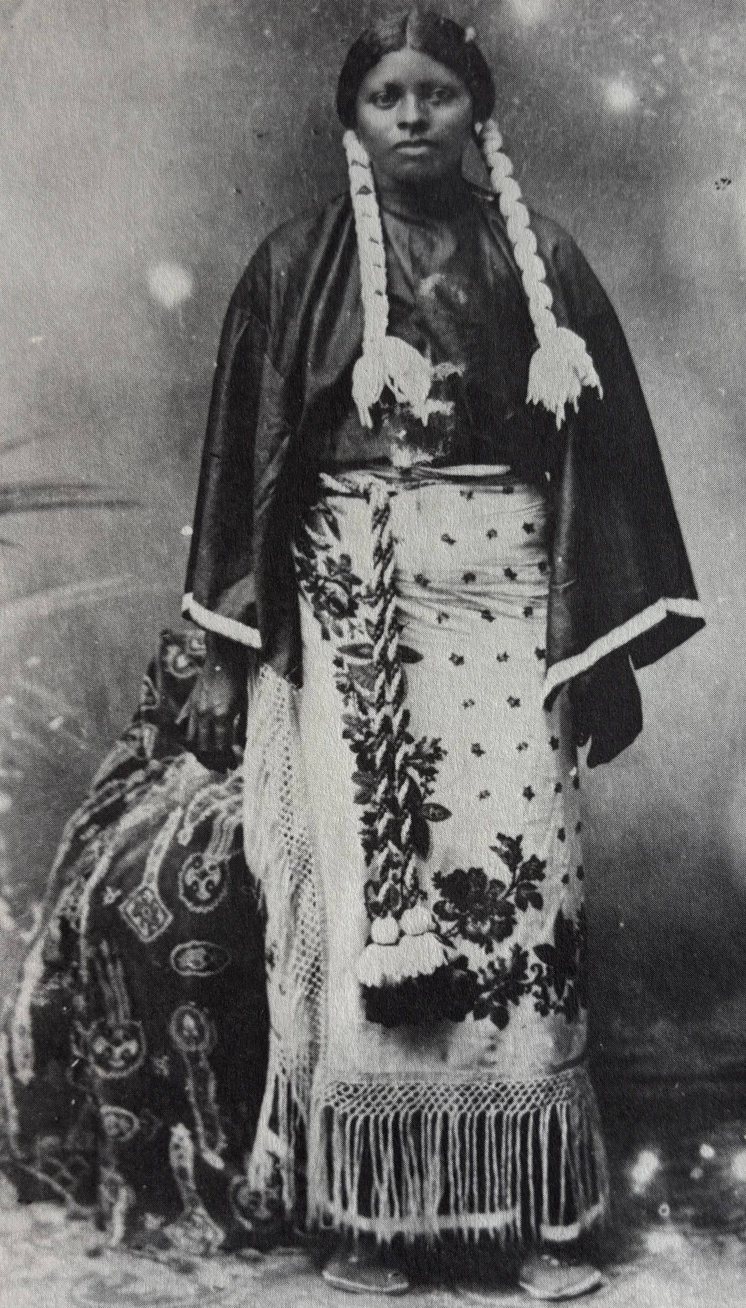 ★ c. late 1800s, early 1900s, Studio portrait of a woman named Diana Fletcher. Public Domain image, Wikimedia Commons. ★ Based on several sources, including William Loren Katz, "Black West," she was believed to be of African American and Kiowa herita