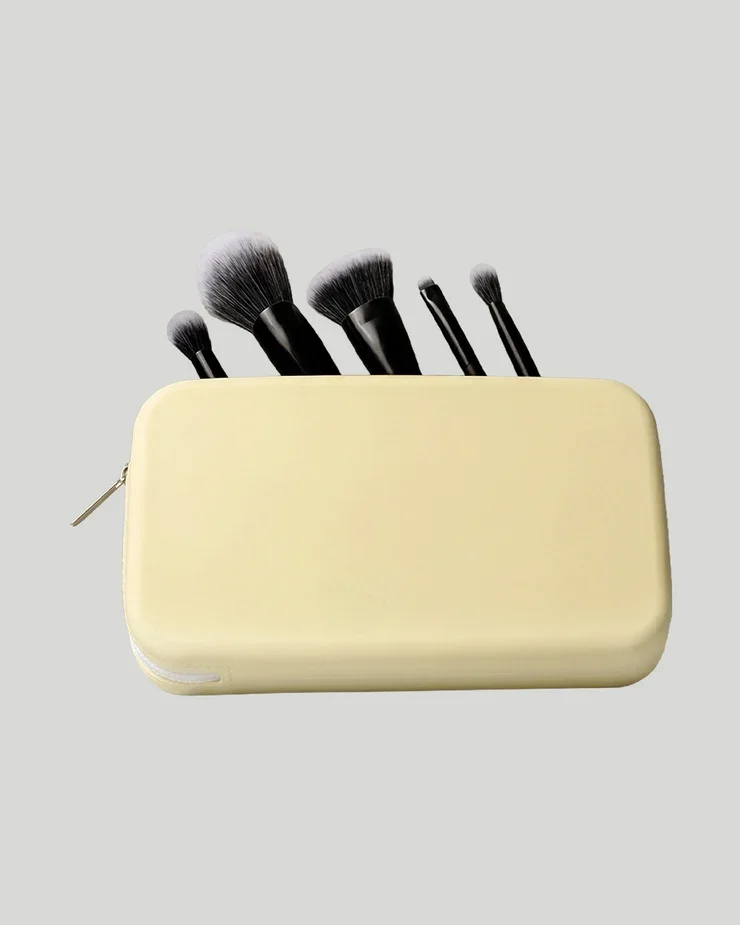 CAMERAFINISHTRAVELBRUSHSET_TravelCase.webp