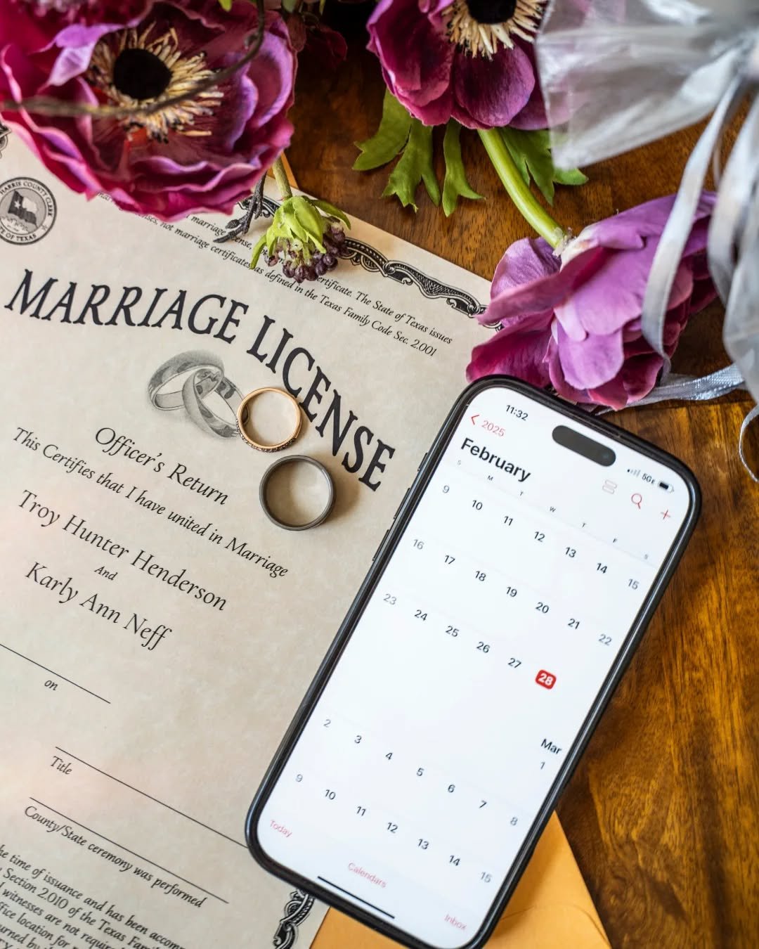 Getting ready with @karlyannie &amp; @thunterh16 ✨✨
Much more to come! #texas #wedding
.
Wedding planner: @driftwoodeventplanning @paigemaureen12 
Hair: @cynthiadiersen 
Makeup: @amanda_elizabeth_88 @aebeautystudios 
Photo + Video: @artphoto.ines
.
#