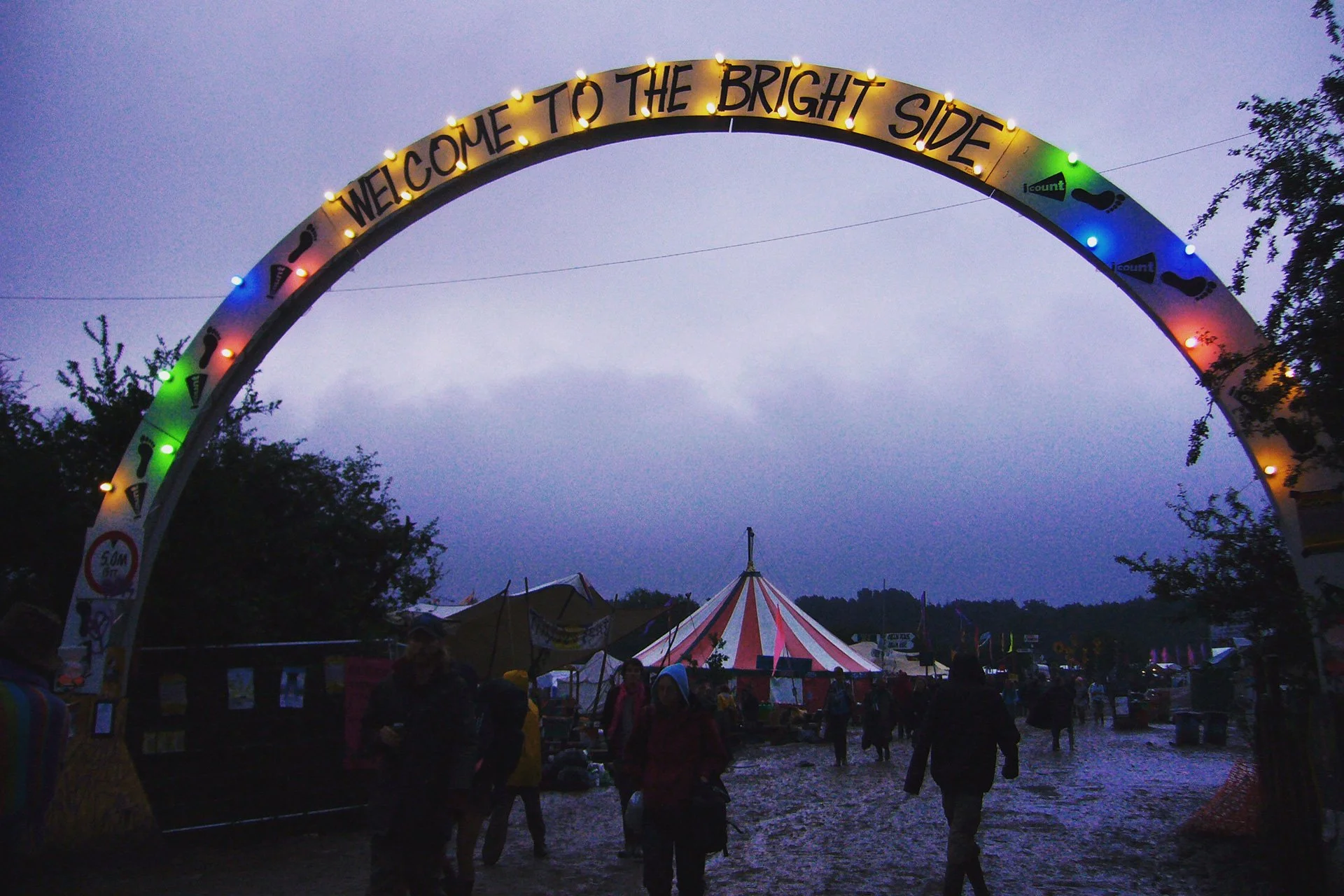 Glasto-abisingmin-02.jpg