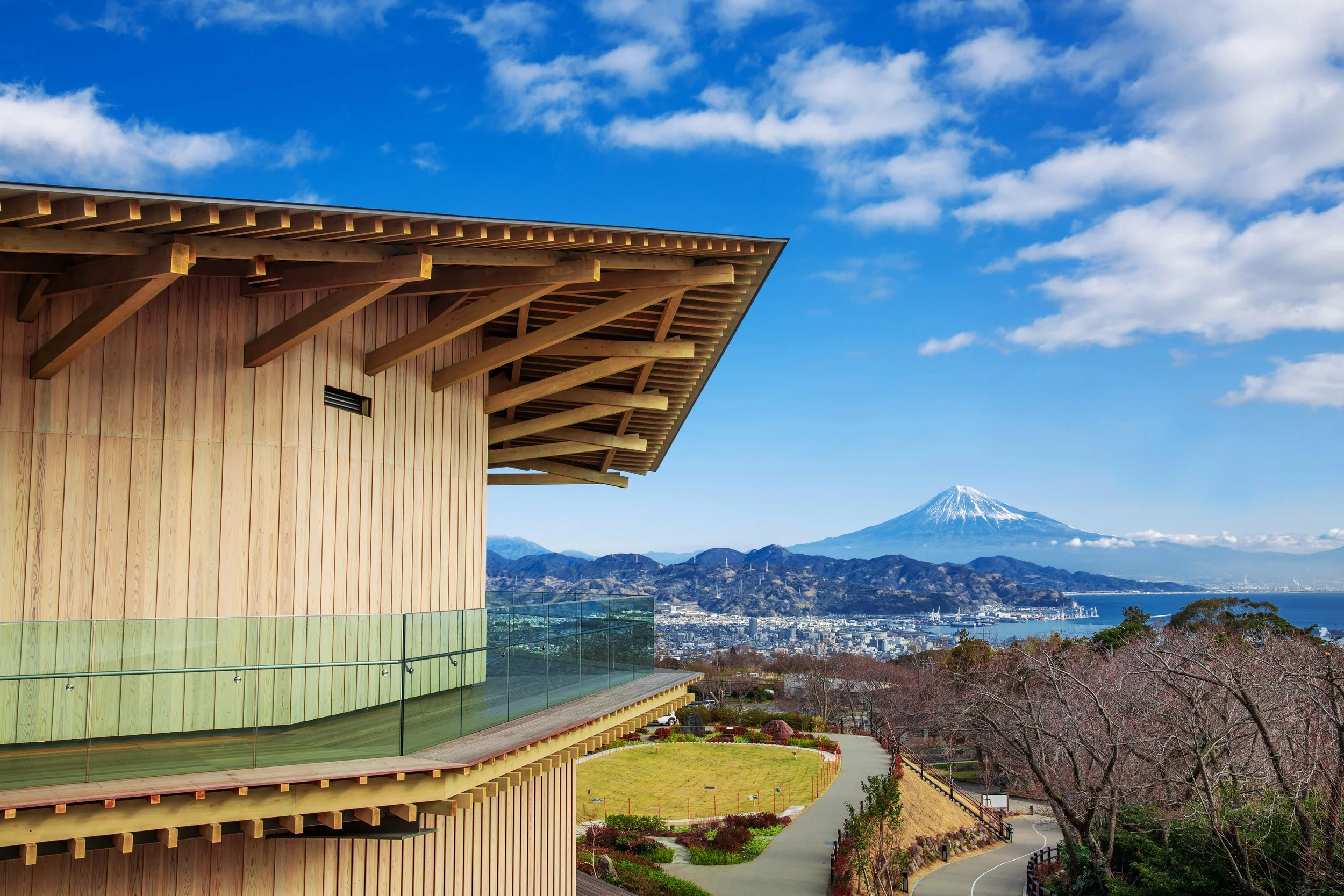 Nihondaira Yume Terrace in Shizuoka with panoramic views of Mount Fuji and Suruga Bay from a wooden observation deck.