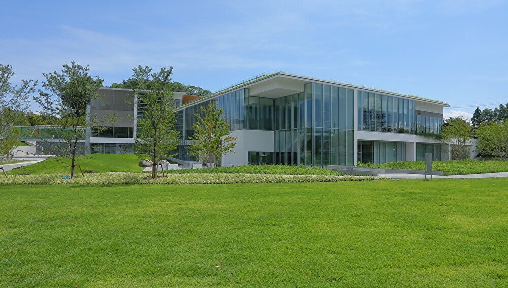 A Landscape Museum Nestled in the Greenery East of Zenkoji — Nagano Prefectural Art Museum