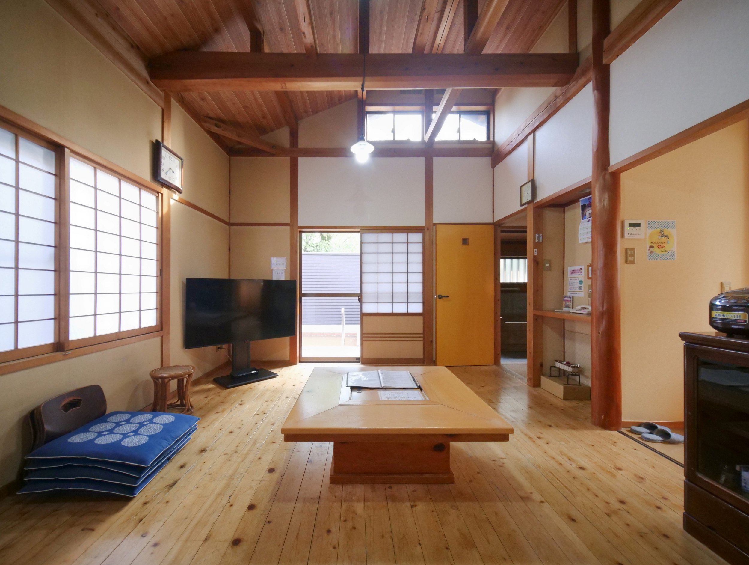 4人棟 囲炉裏付ダイニングルーム.jpg