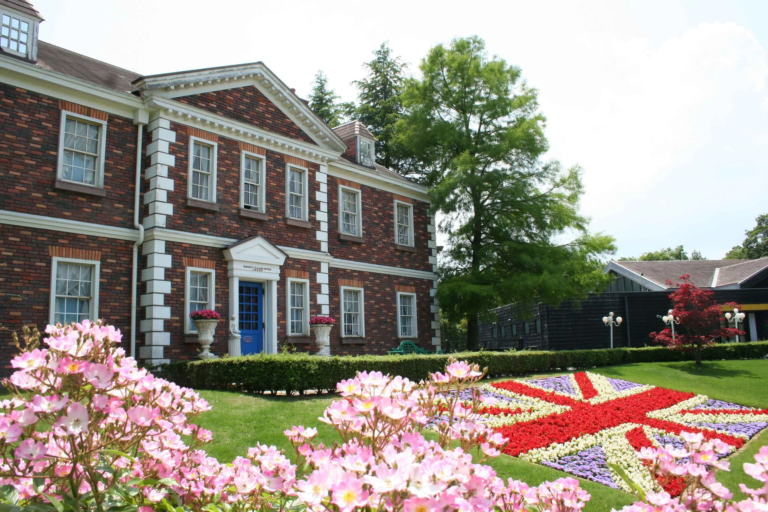イギリス村(国旗花壇とバラ）8096.JPG